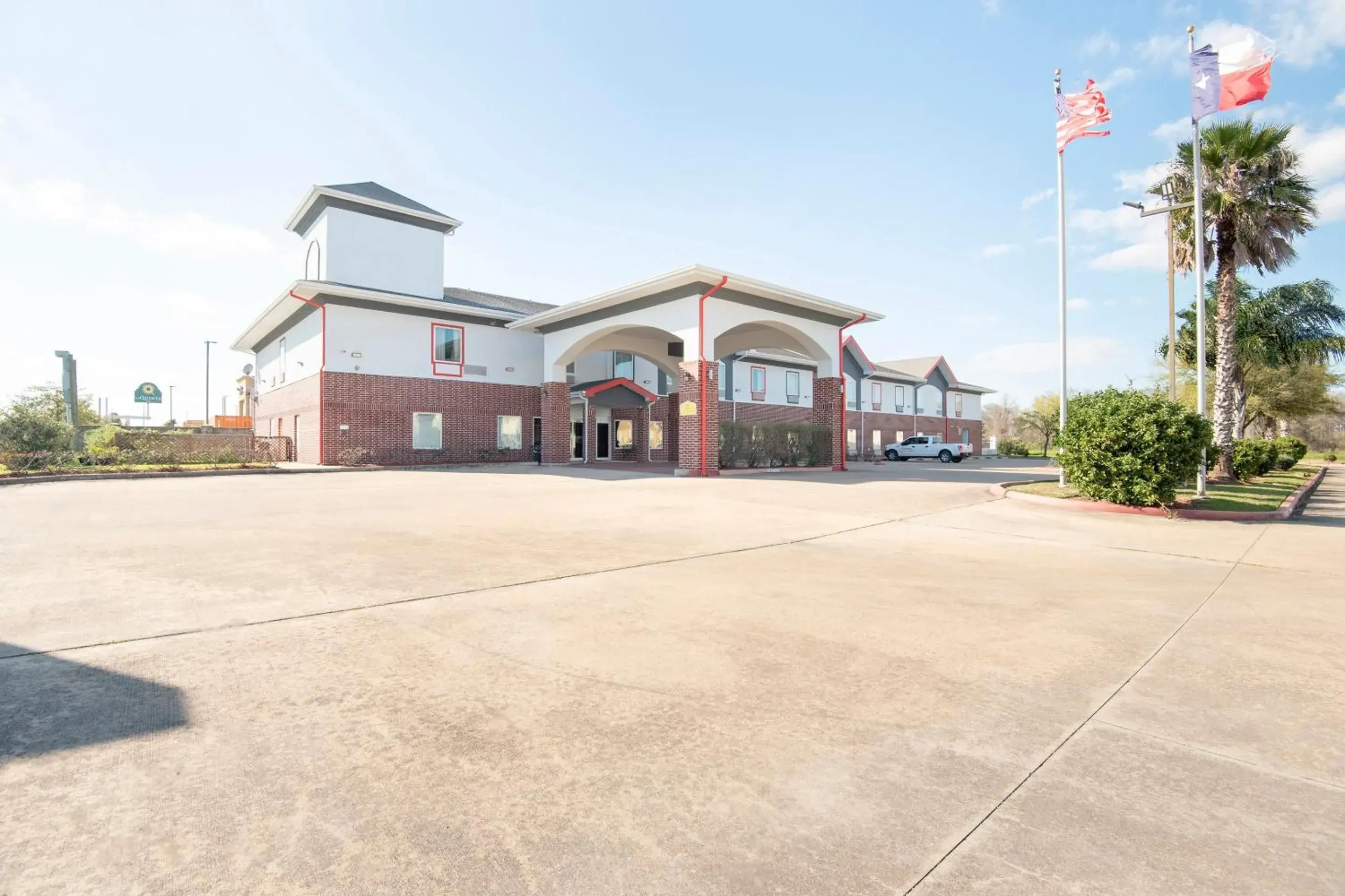 Facade/entrance in OYO Townhouse Clute Lake Jackson Facade/entrance in OYO Townhouse Clute Lake Jackson