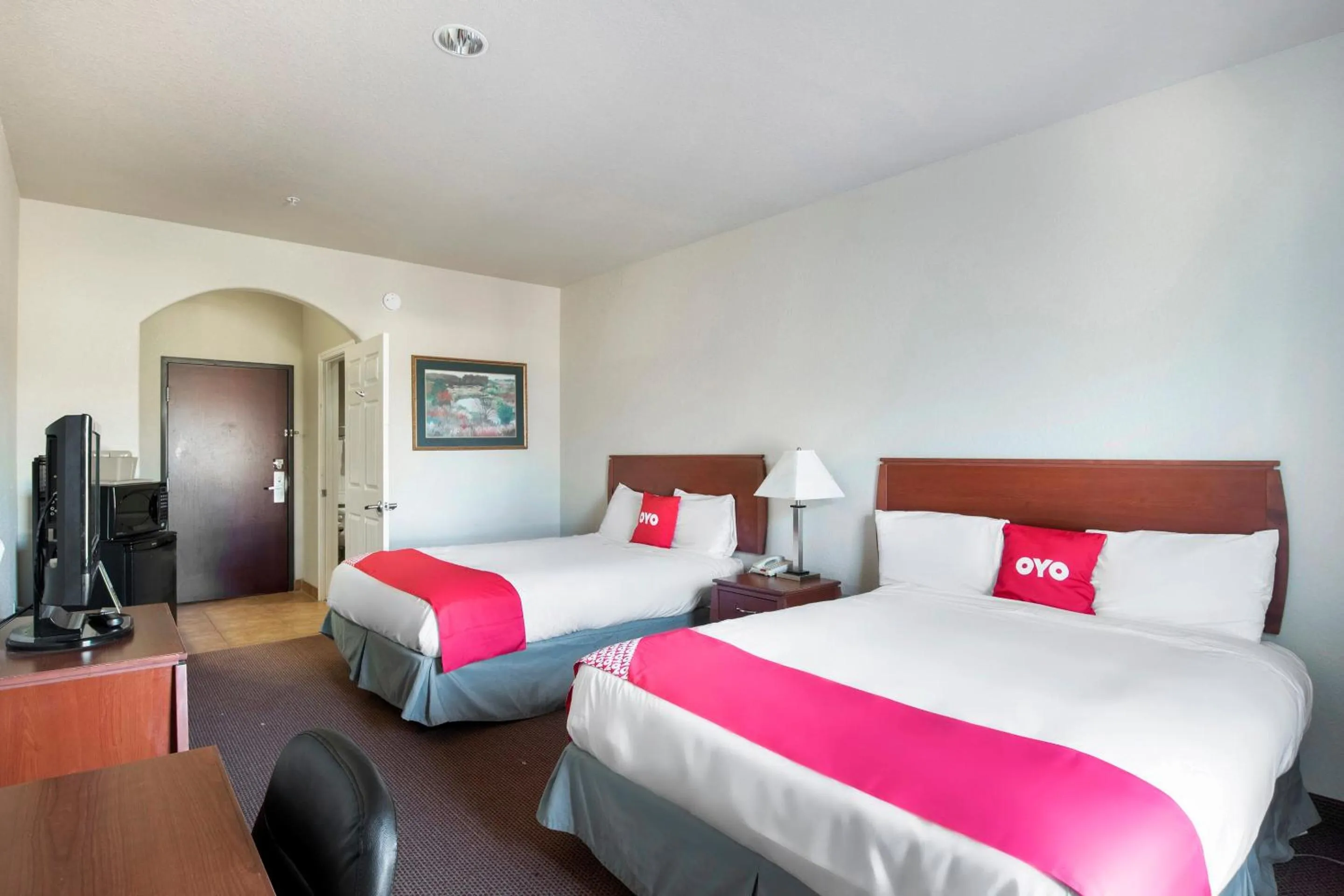 Bedroom, Bed in OYO Townhouse Clute Lake Jackson