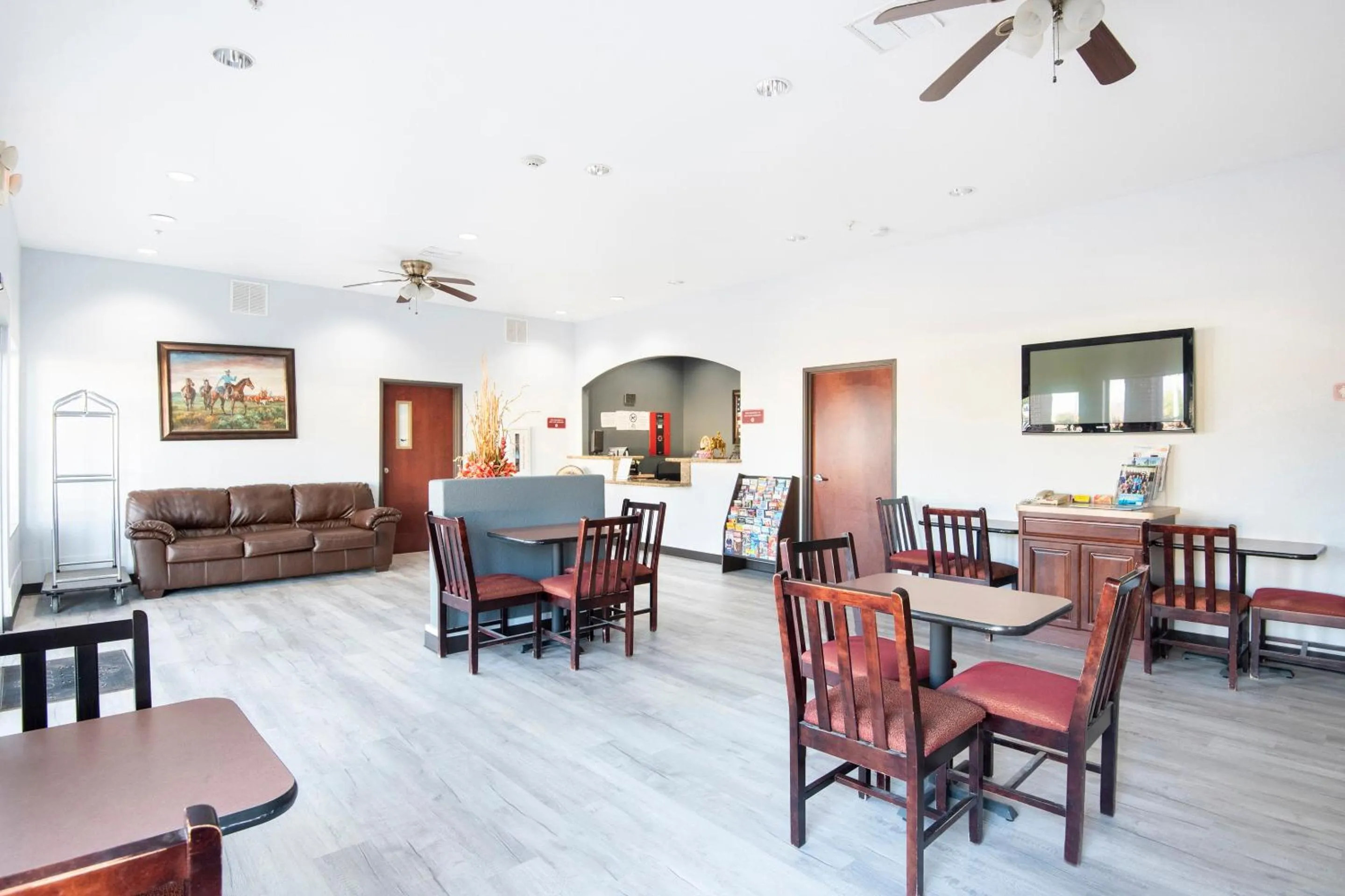 Restaurant/places to eat in OYO Townhouse Clute Lake Jackson