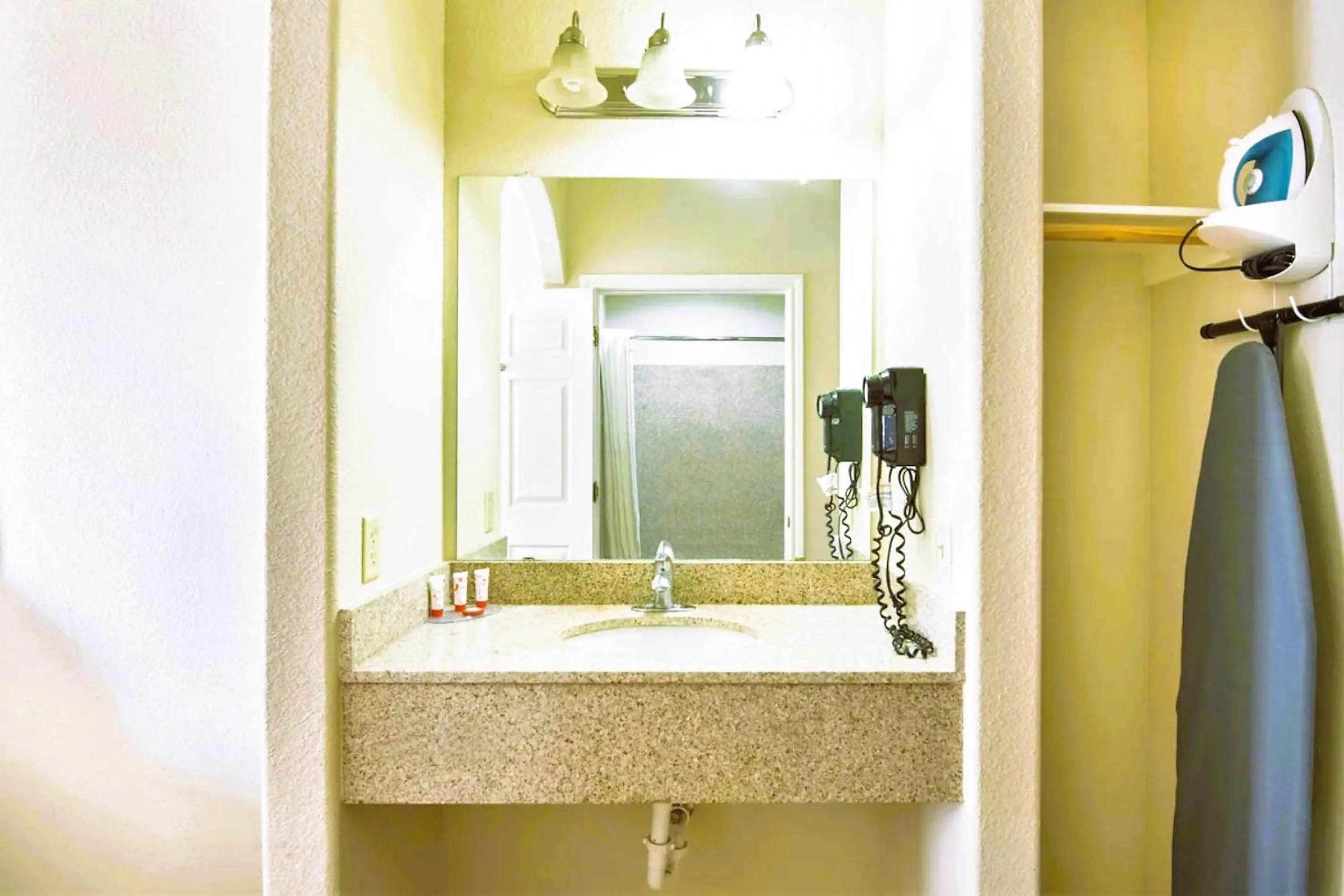 Bathroom in OYO Townhouse Clute Lake Jackson