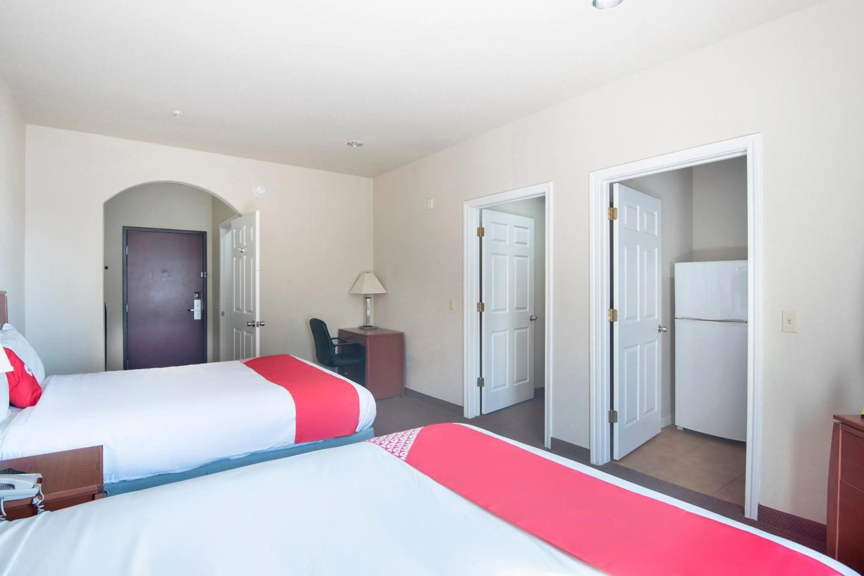 Bedroom, Bed in OYO Townhouse Clute Lake Jackson