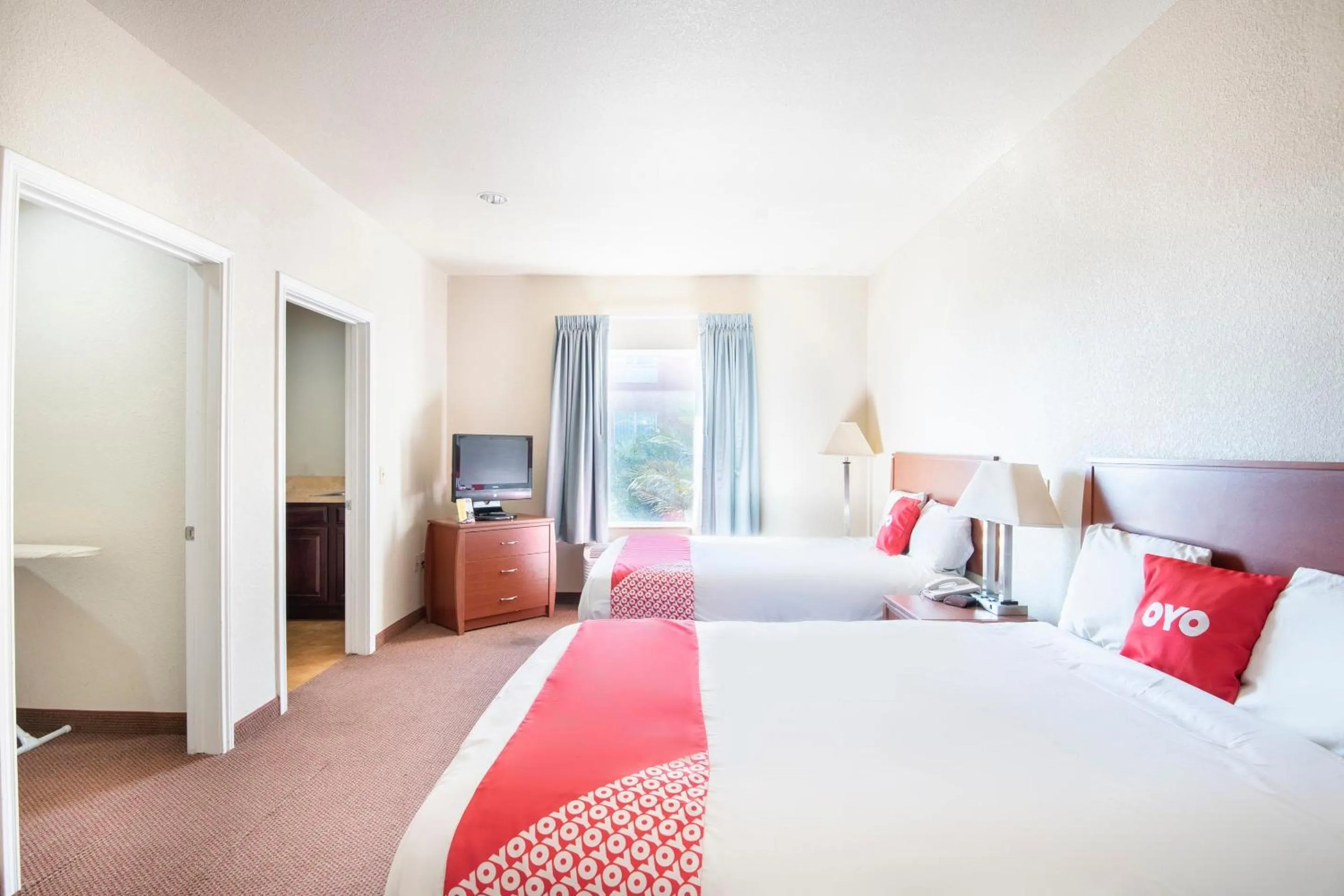 Bedroom, Bed in OYO Townhouse Clute Lake Jackson