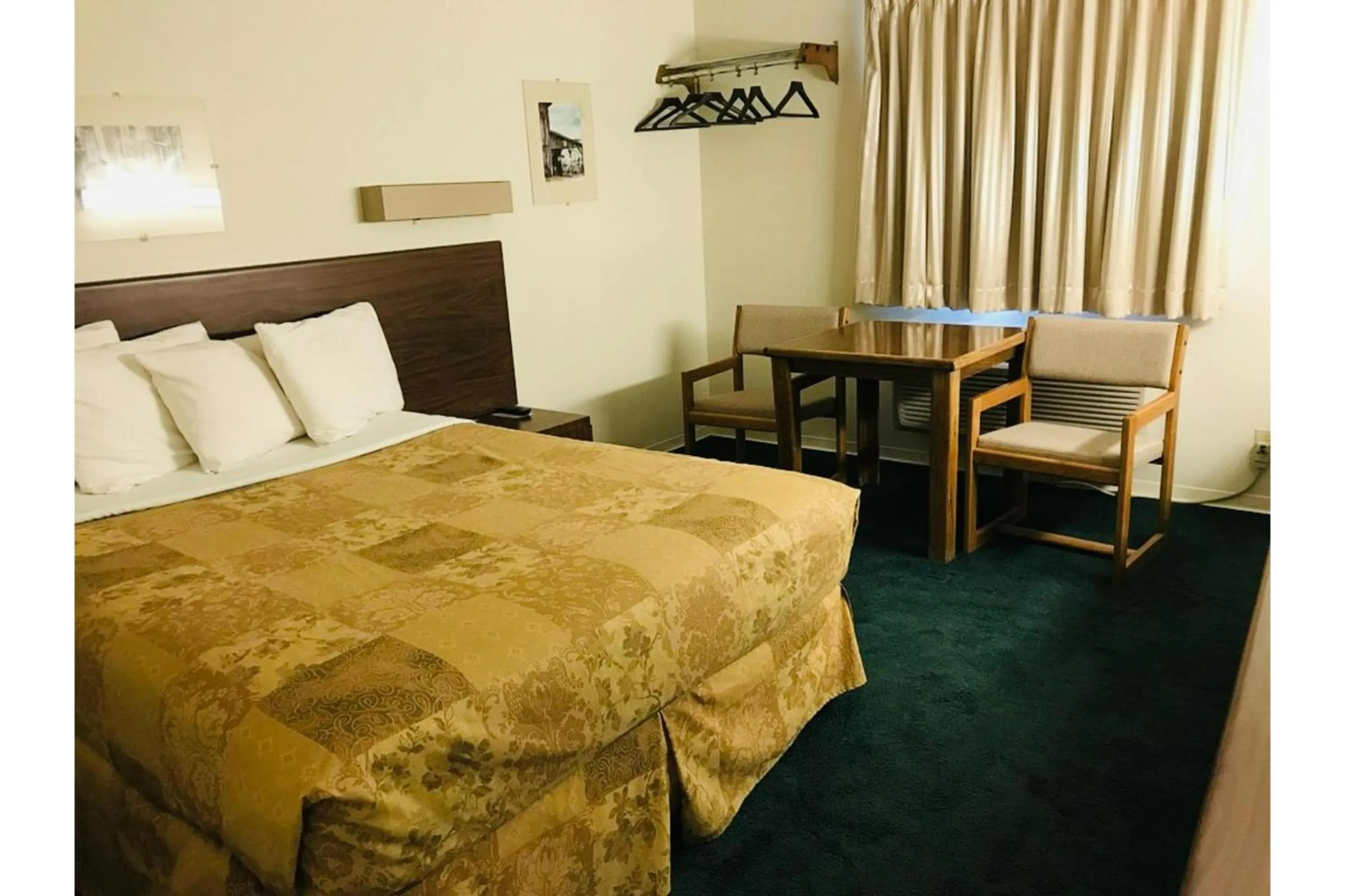 Bedroom, Bed in Homestead Inn Wolf Point Hwy 2