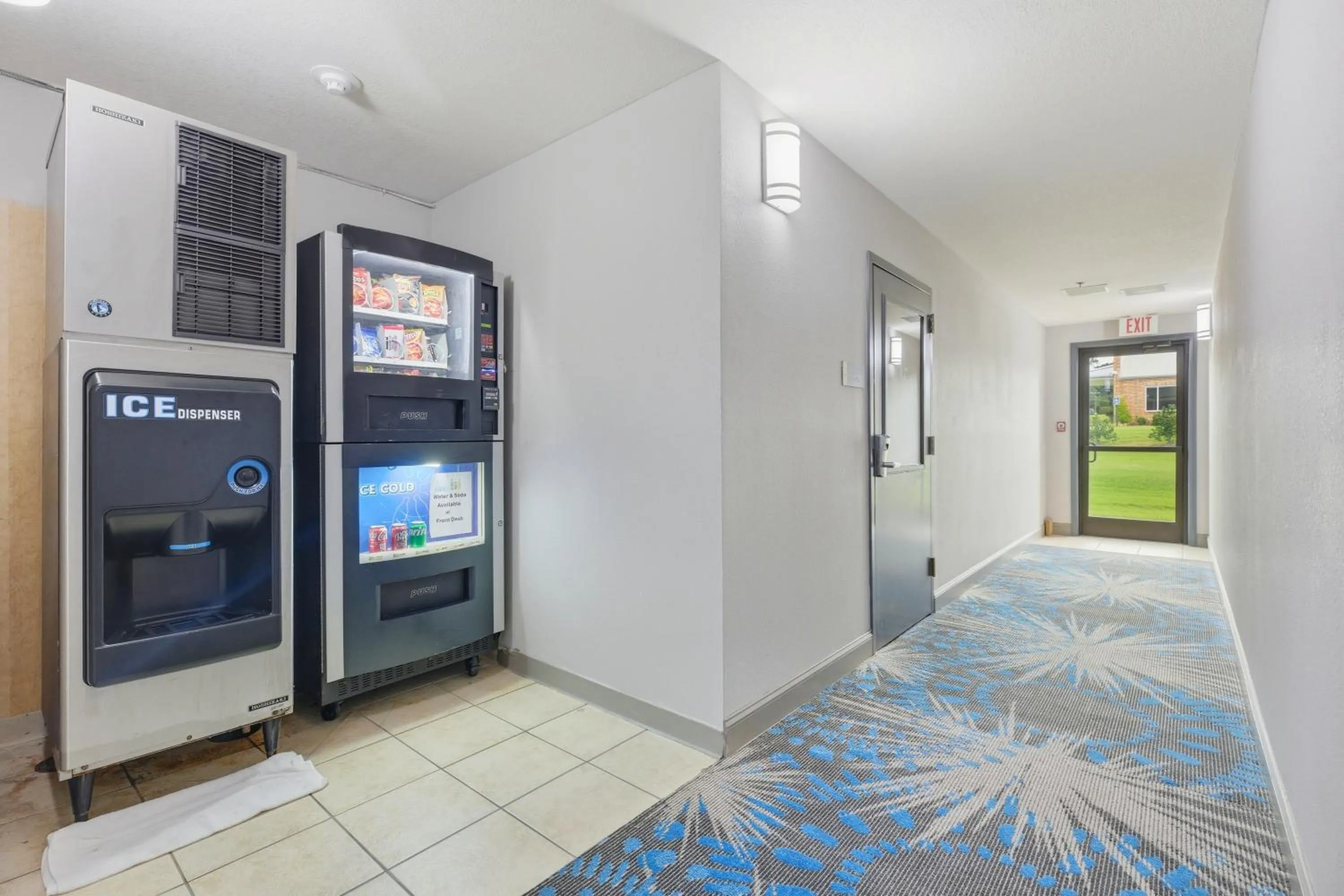 vending machine in Days Inn & Suites by Wyndham Wynne