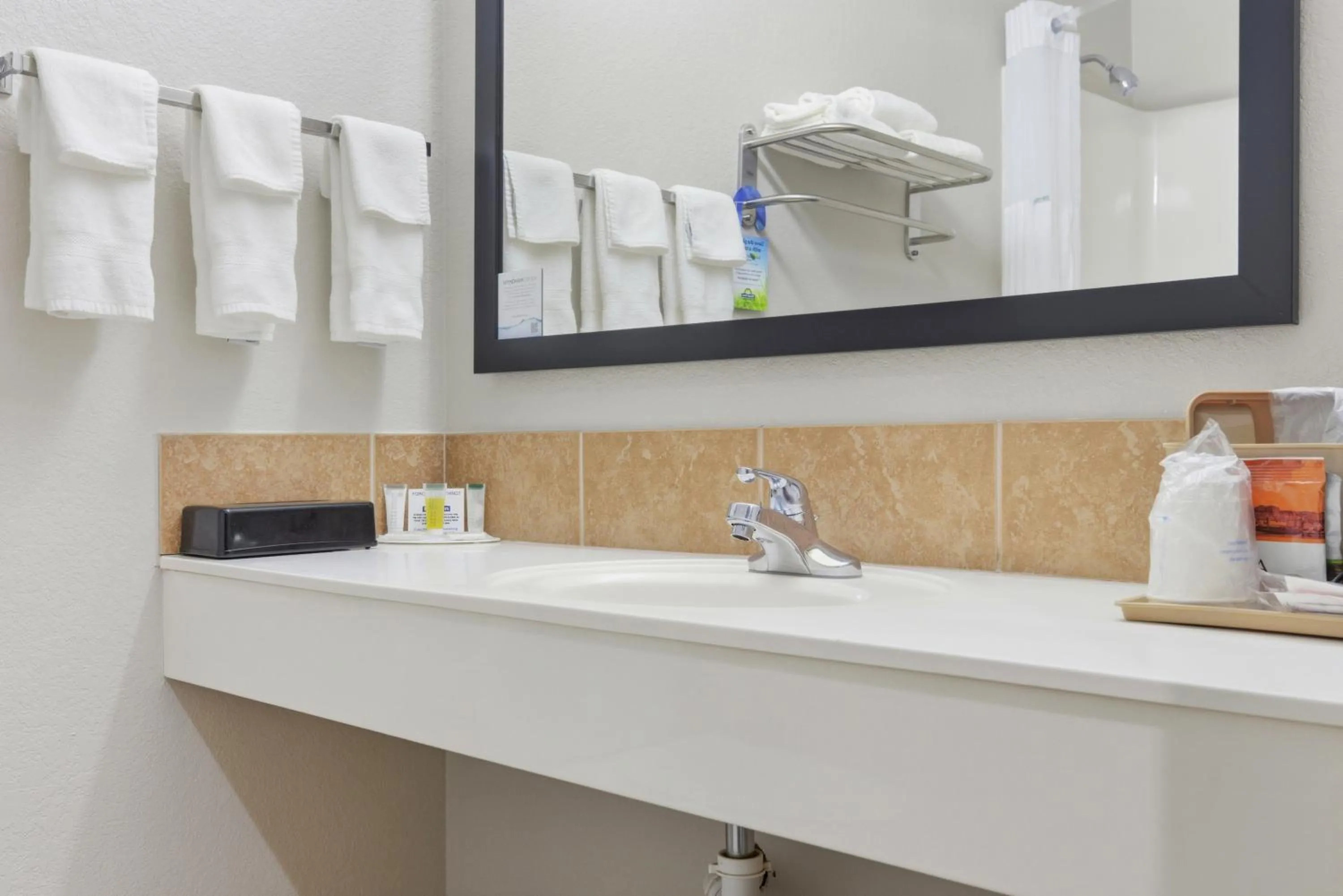 Bathroom in Days Inn & Suites by Wyndham Wynne