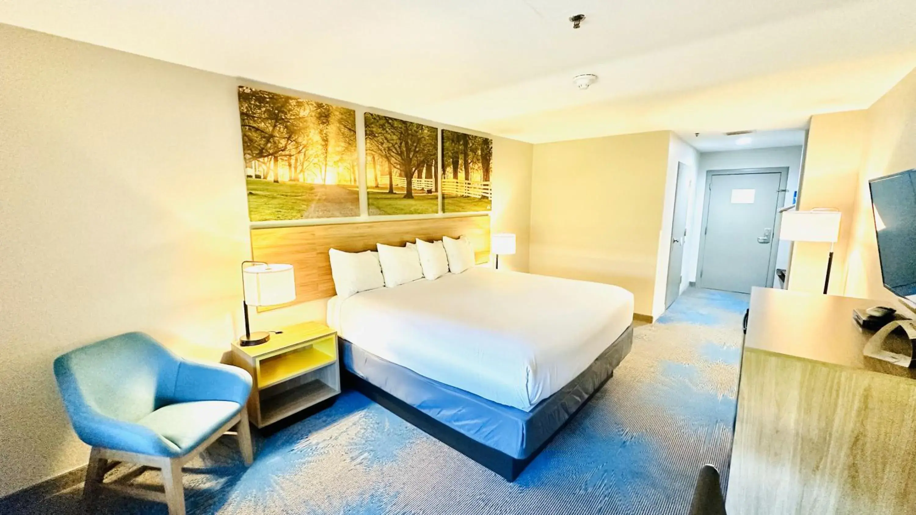 Bed in Days Inn & Suites by Wyndham Wynne Bed in Days Inn & Suites by Wyndham Wynne