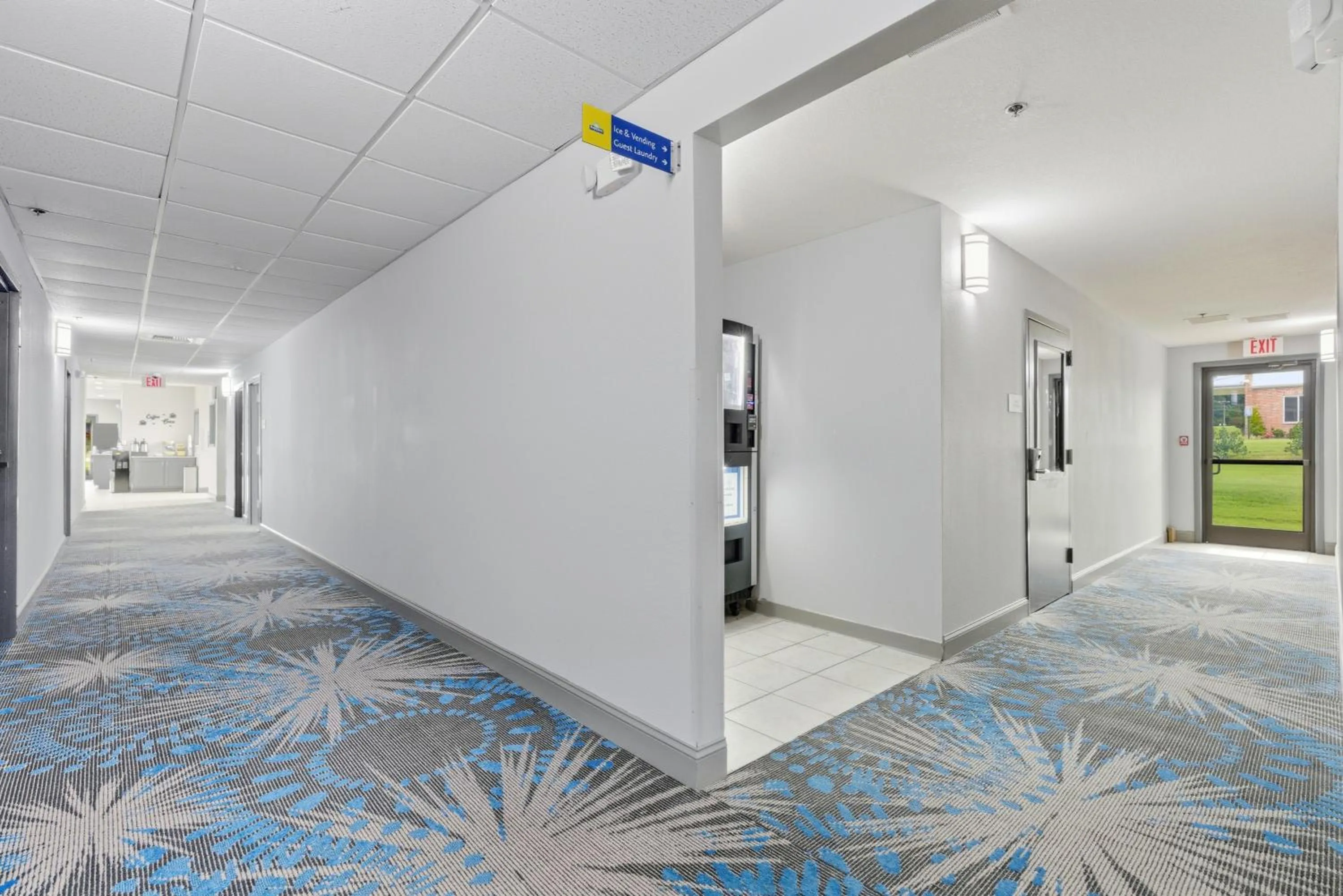 Property building in Days Inn & Suites by Wyndham Wynne