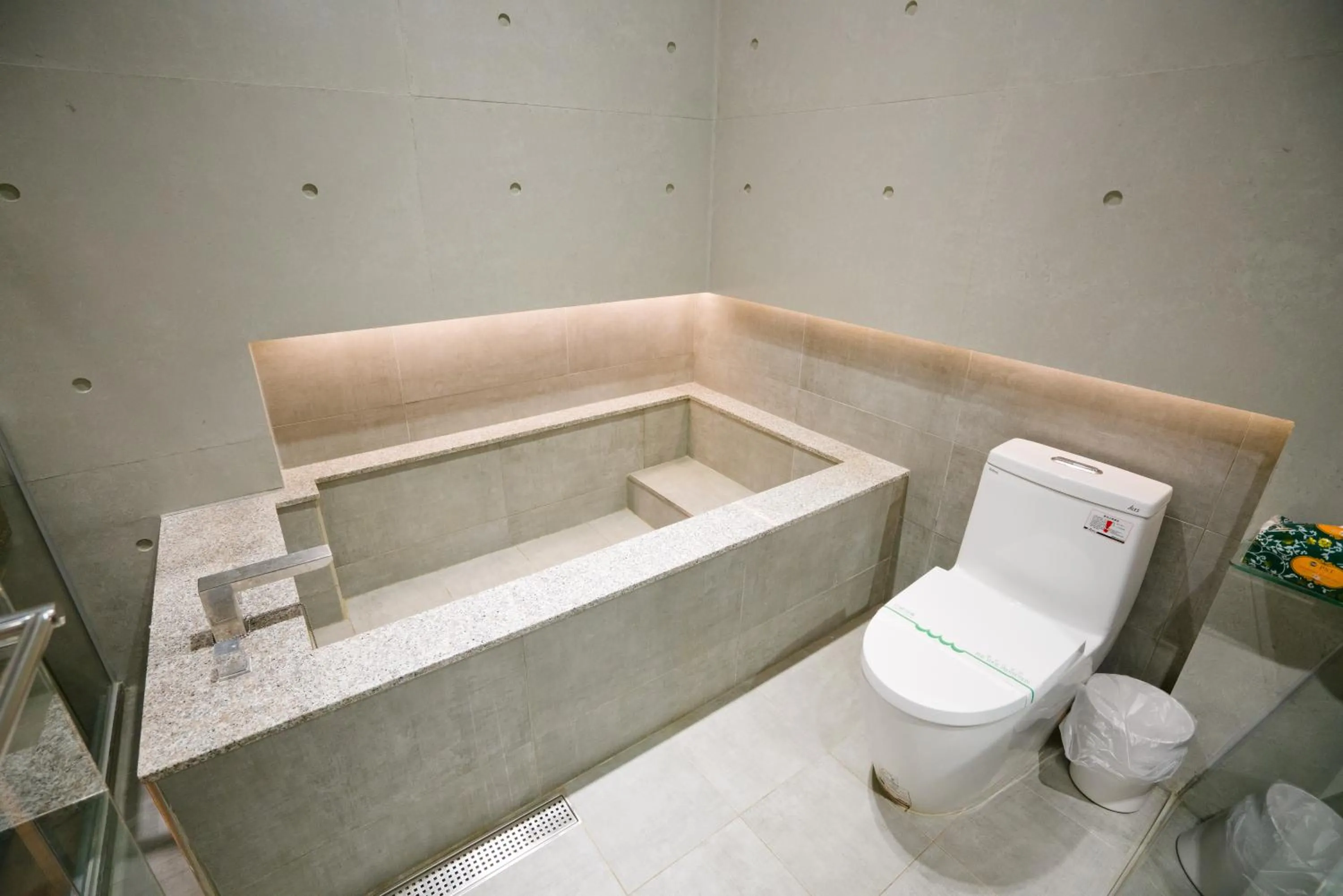 Shower in Hotel Shumei Chiayi