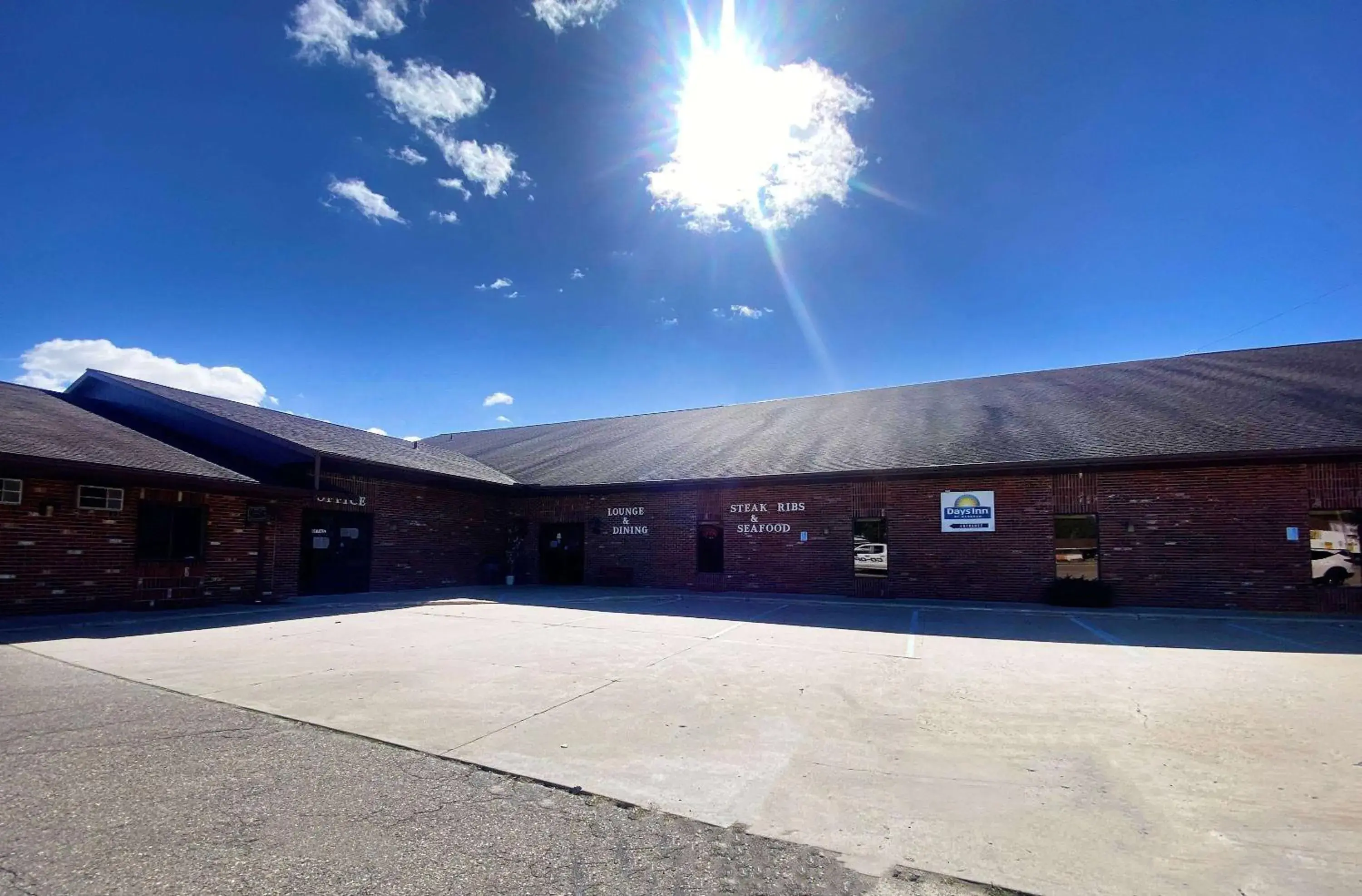 Property building in Days Inn by Wyndham Bad Axe Property building in Days Inn by Wyndham Bad Axe