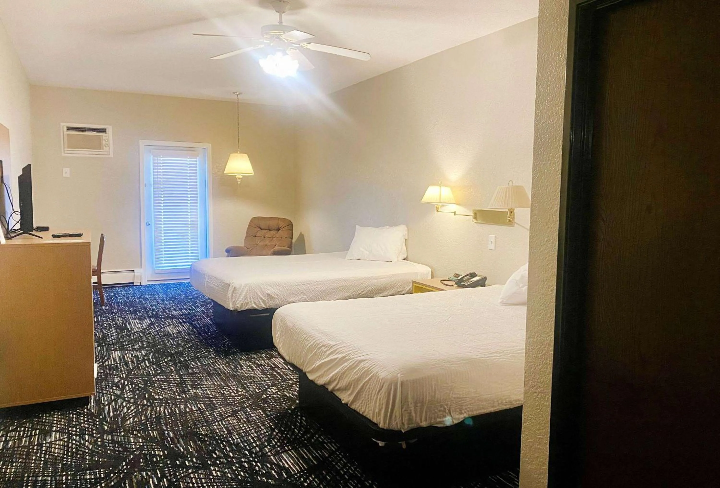 Photo of the whole room, Bed in Days Inn by Wyndham Bad Axe