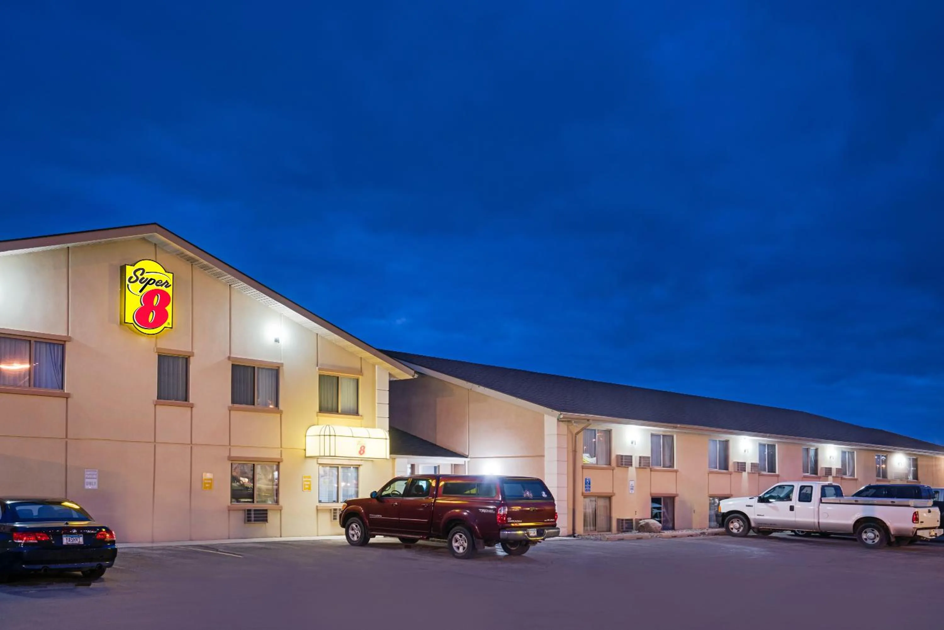 Property building in Super 8 by Wyndham Marshall MN