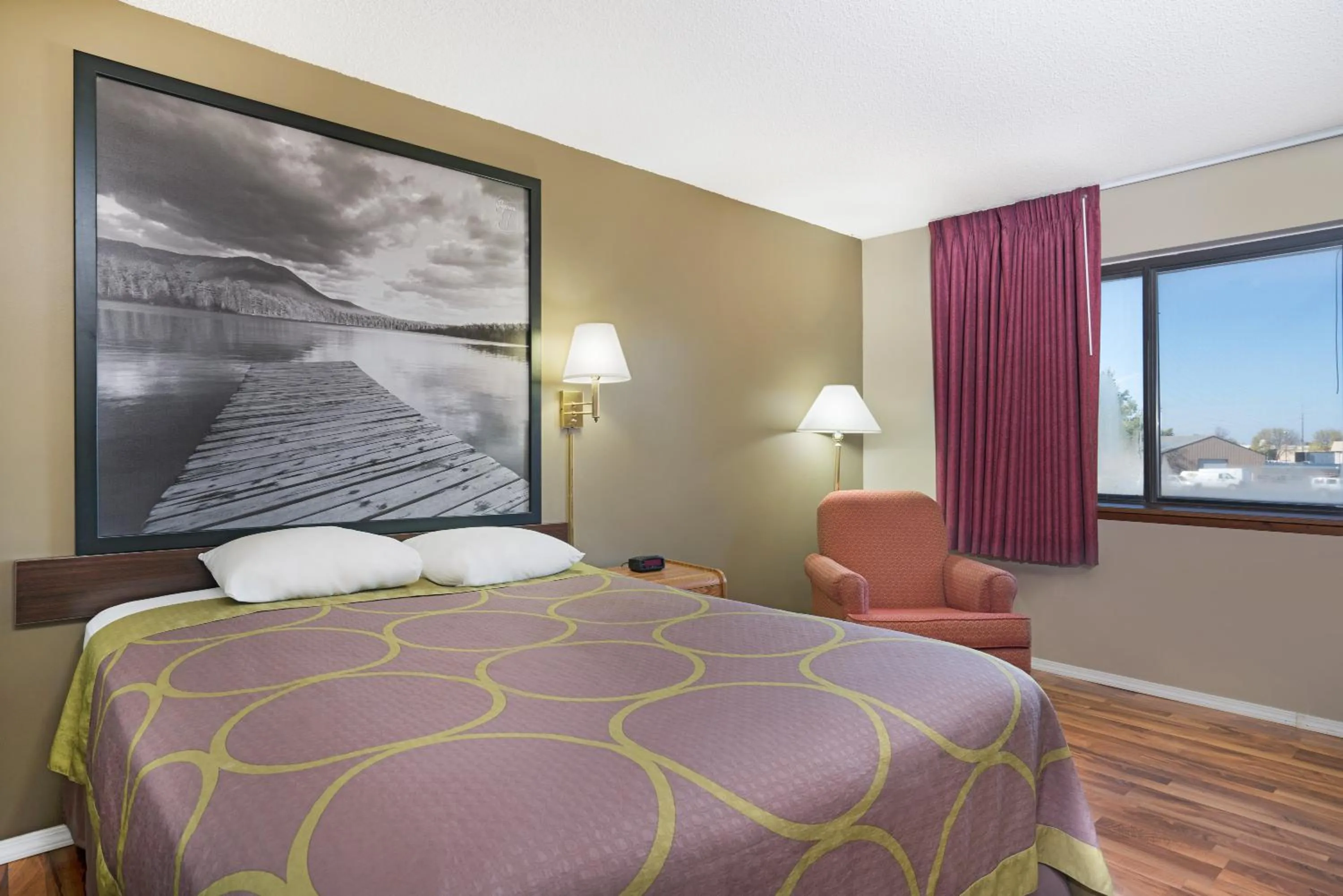 Bedroom, Bed in Super 8 by Wyndham Marshall MN