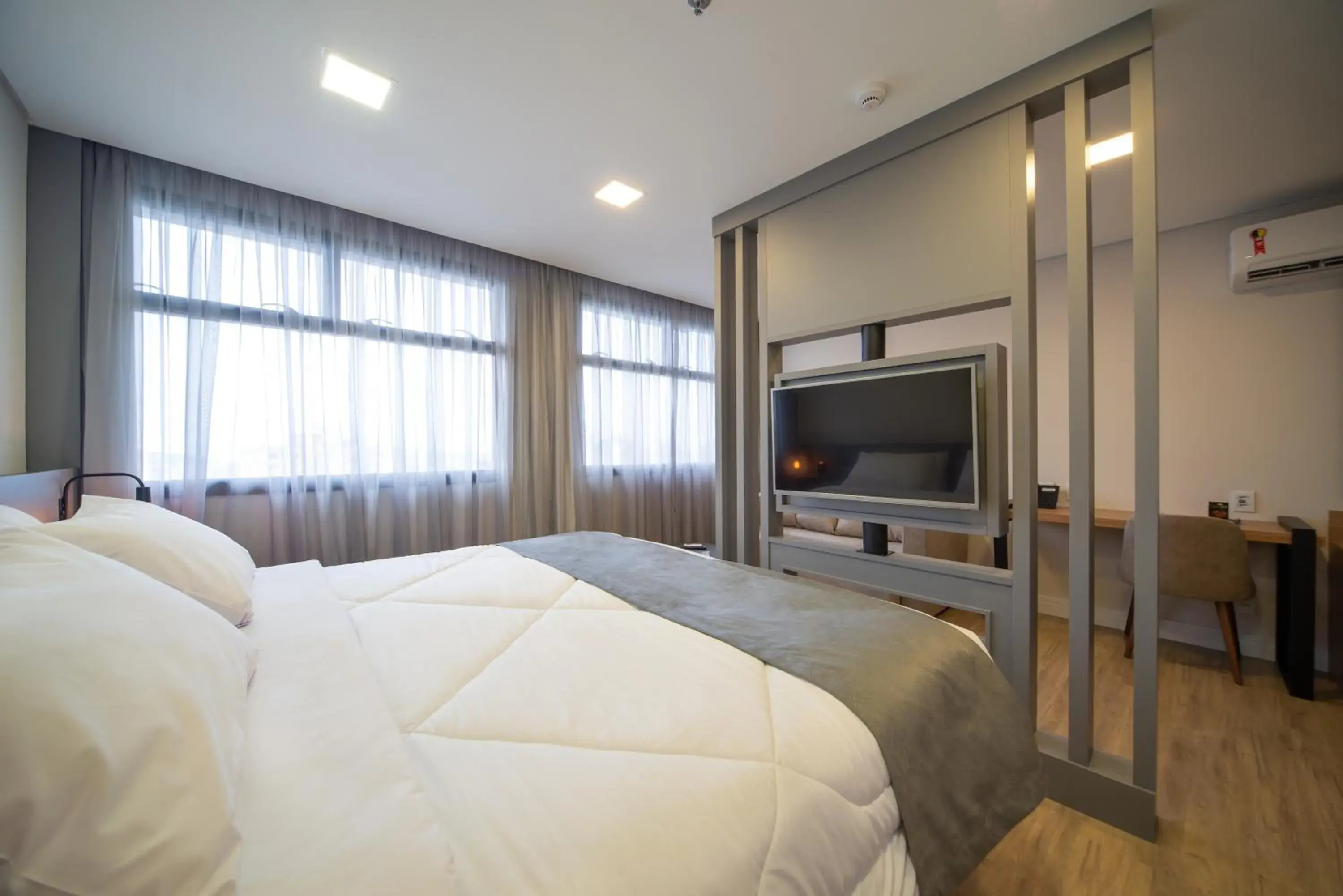 View (from property/room), Bed in Hotel Laghetto Estação View (from property/room), Bed in Hotel Laghetto Estação