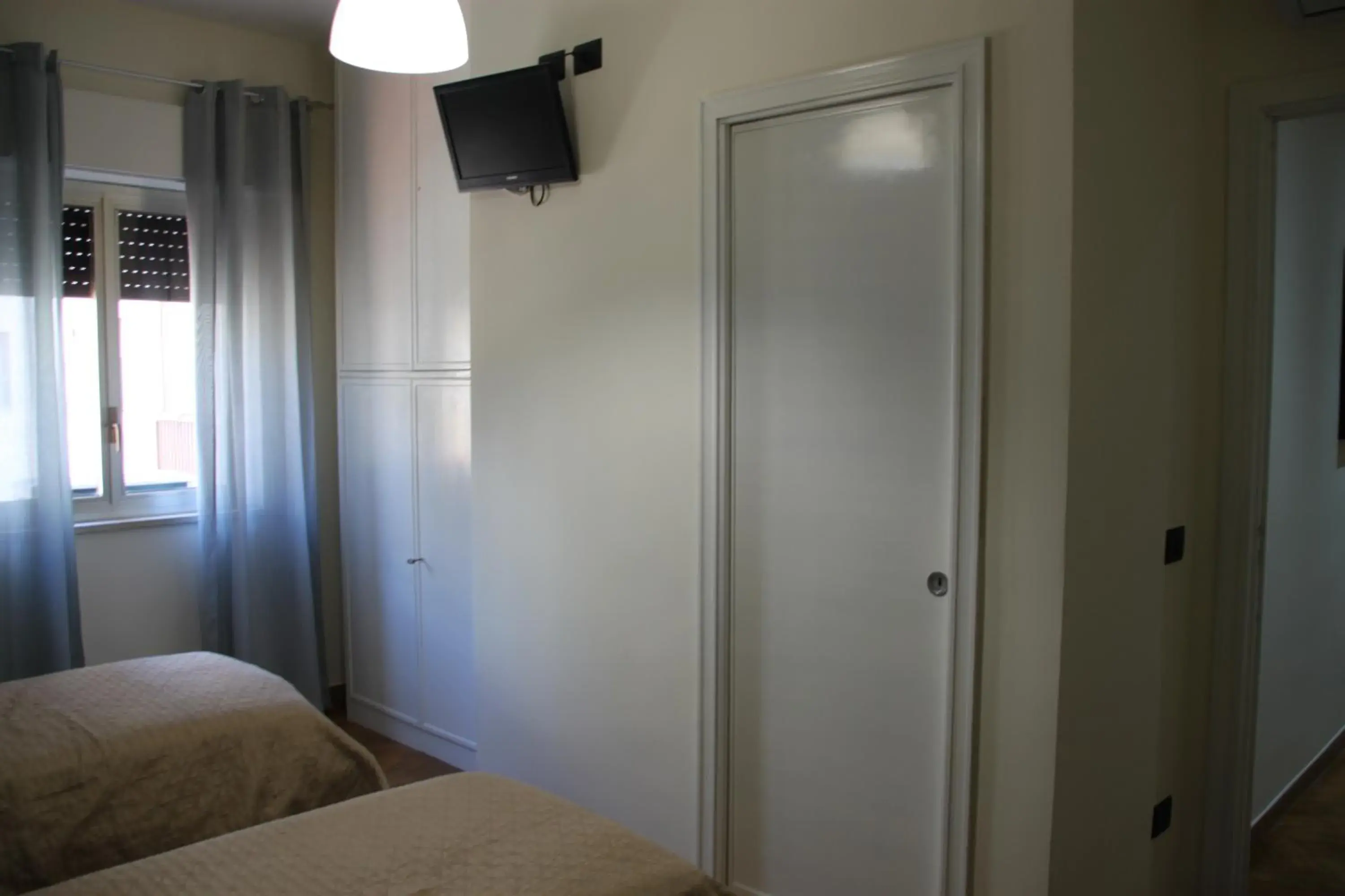 Twin Room with Private Bathroom - single occupancy in B&B Alexander-Room and Breakfast Twin Room with Private Bathroom - single occupancy in B&B Alexander-Room and Breakfast