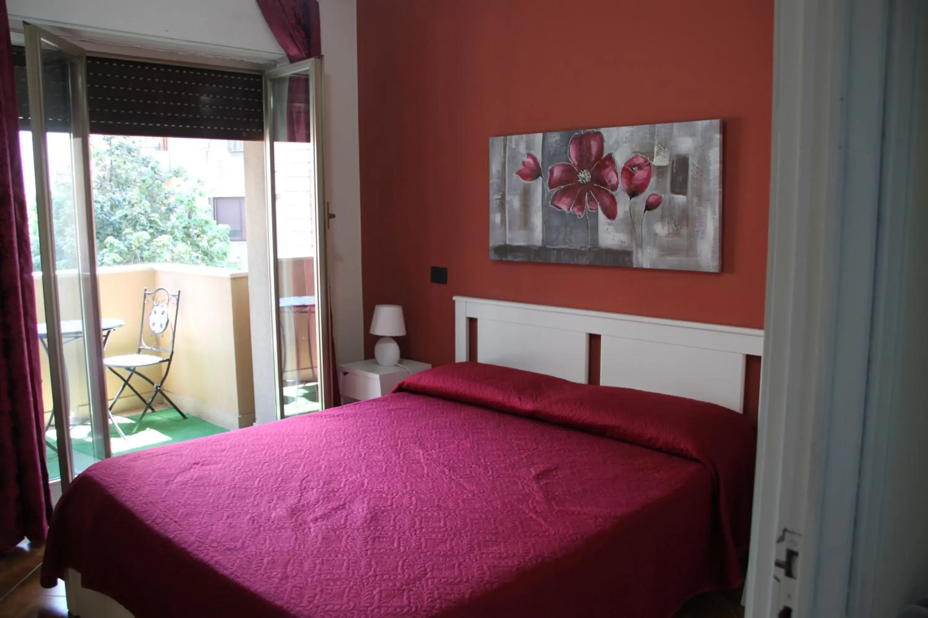 Deluxe Double Room with Balcony - single occupancy in B&B Alexander-Room and Breakfast Deluxe Double Room with Balcony - single occupancy in B&B Alexander-Room and Breakfast
