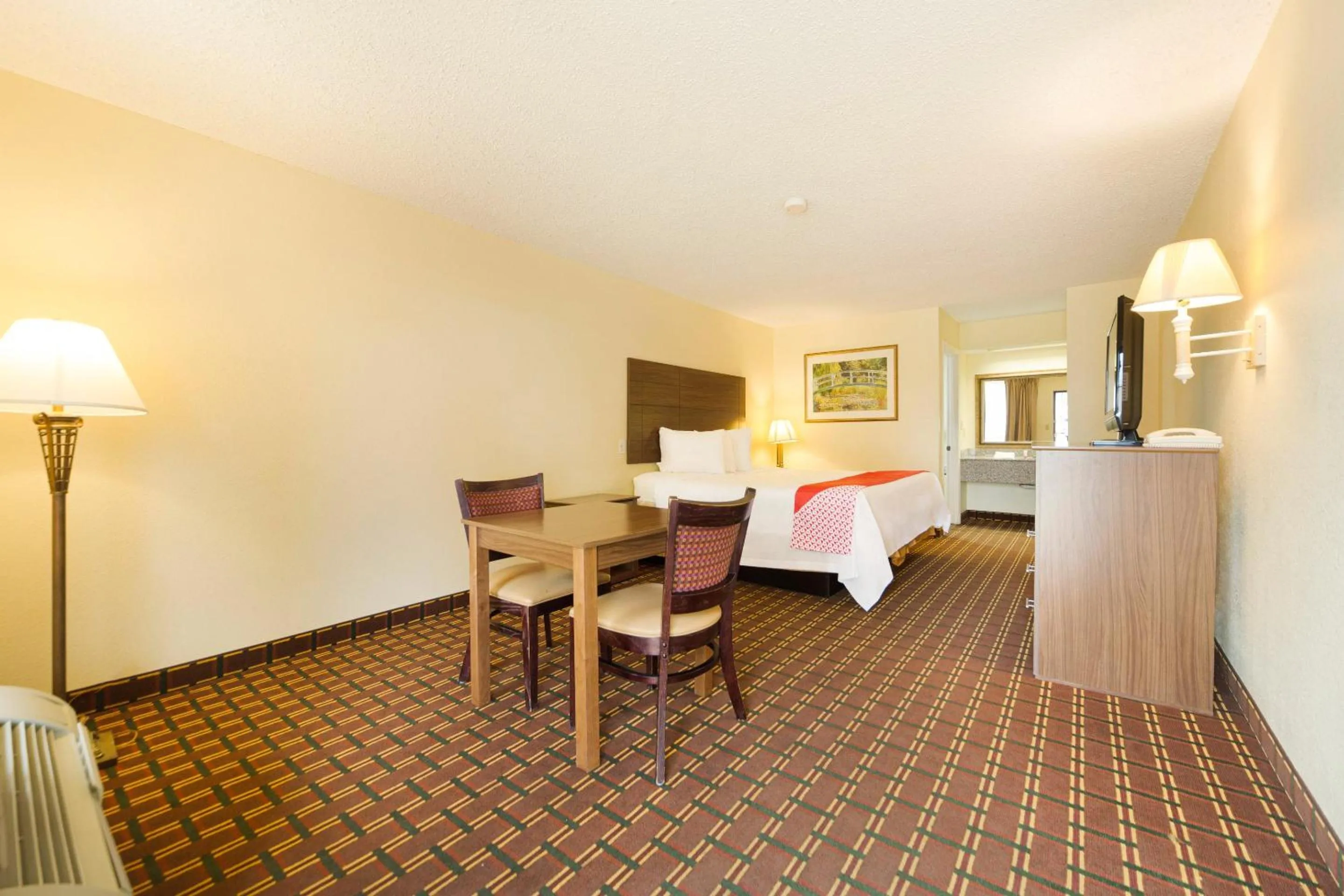 Bedroom, Dining Area in Days Inn by Wyndham Atmore