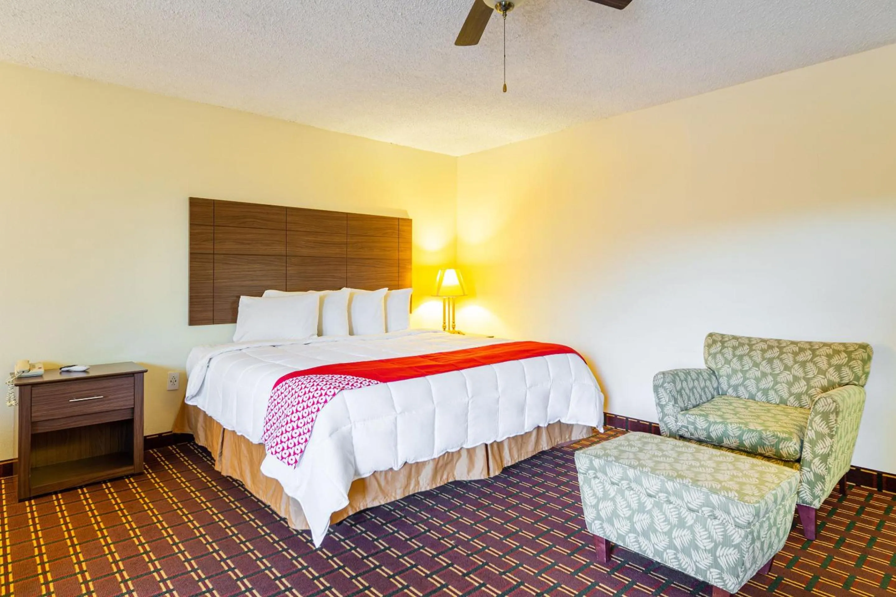 Bedroom in Days Inn by Wyndham Atmore