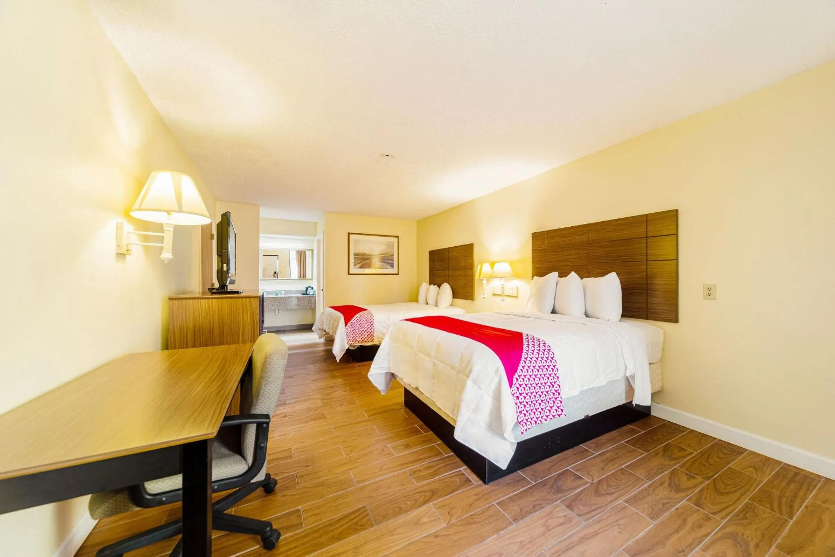 Bedroom in Days Inn by Wyndham Atmore