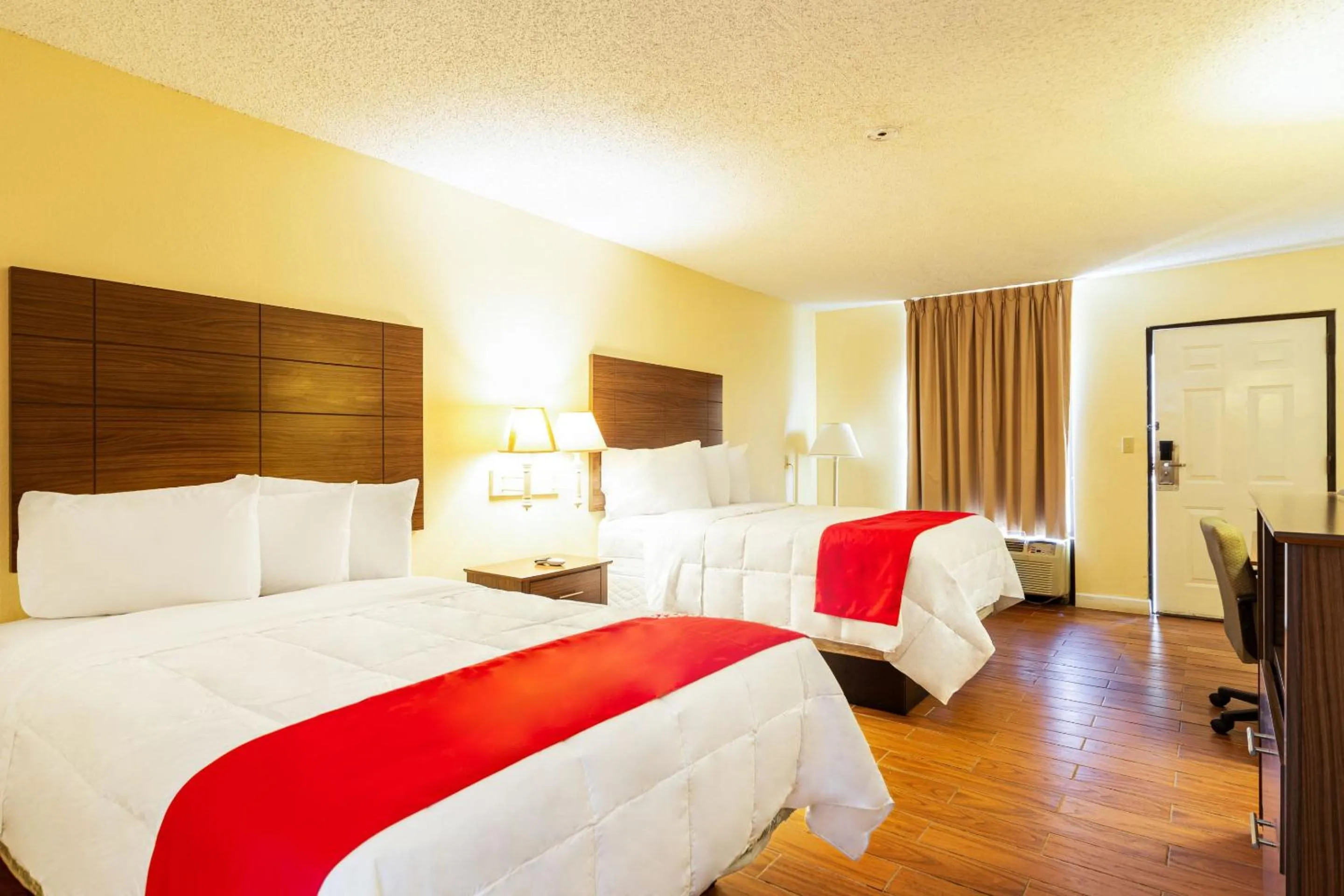 Bedroom in Days Inn by Wyndham Atmore