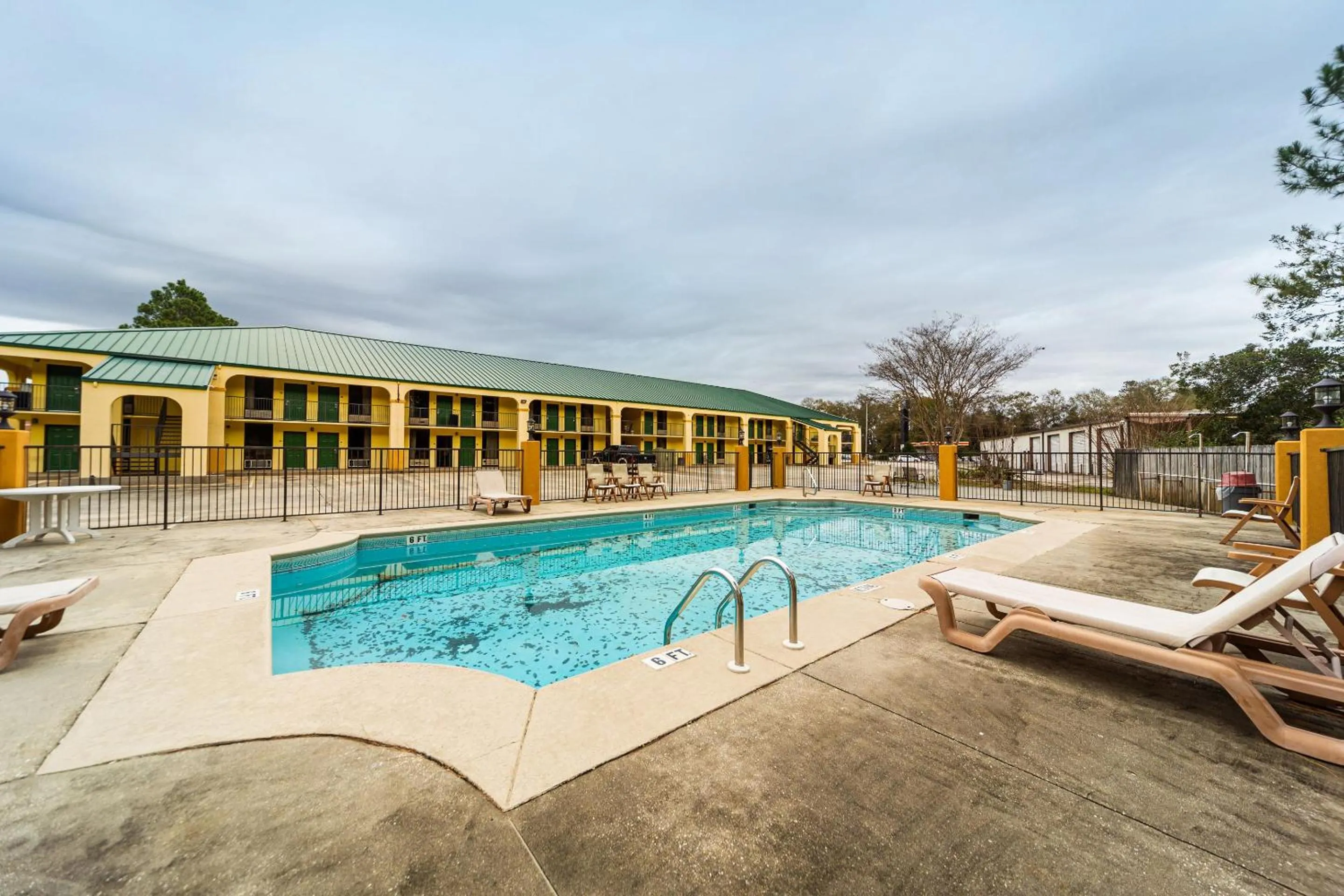Swimming Pool in Days Inn by Wyndham Atmore