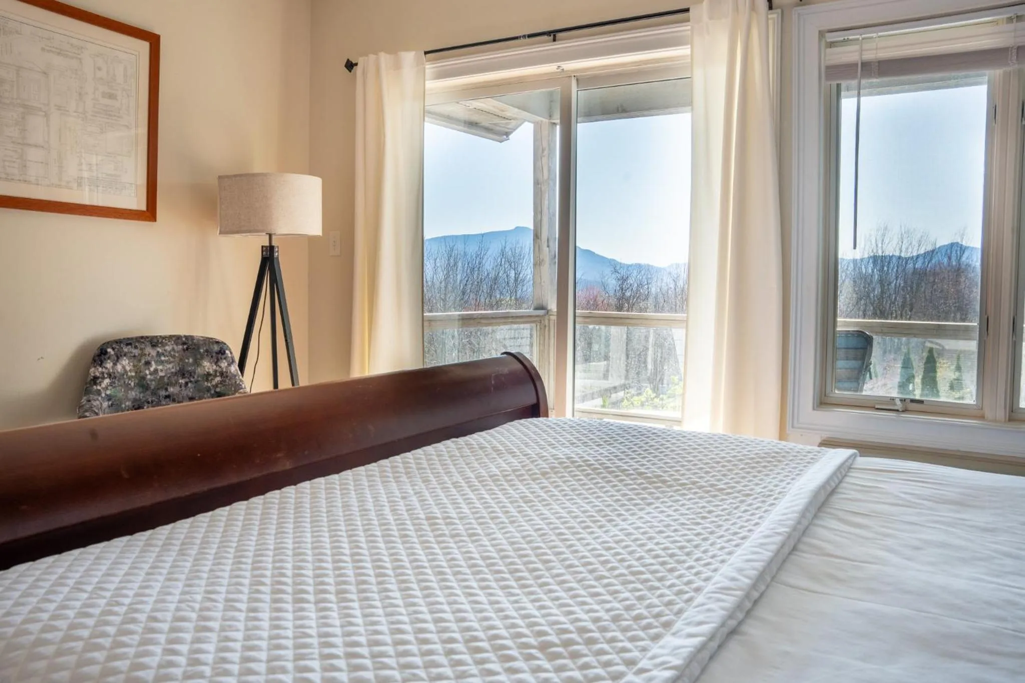 Bed in Inn at Crestwood