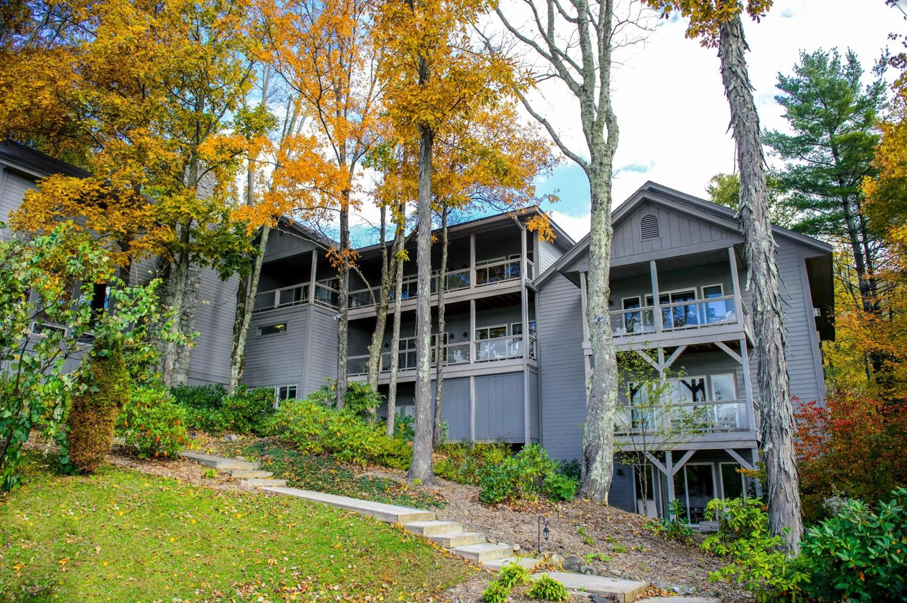 Facade/entrance in Inn at Crestwood