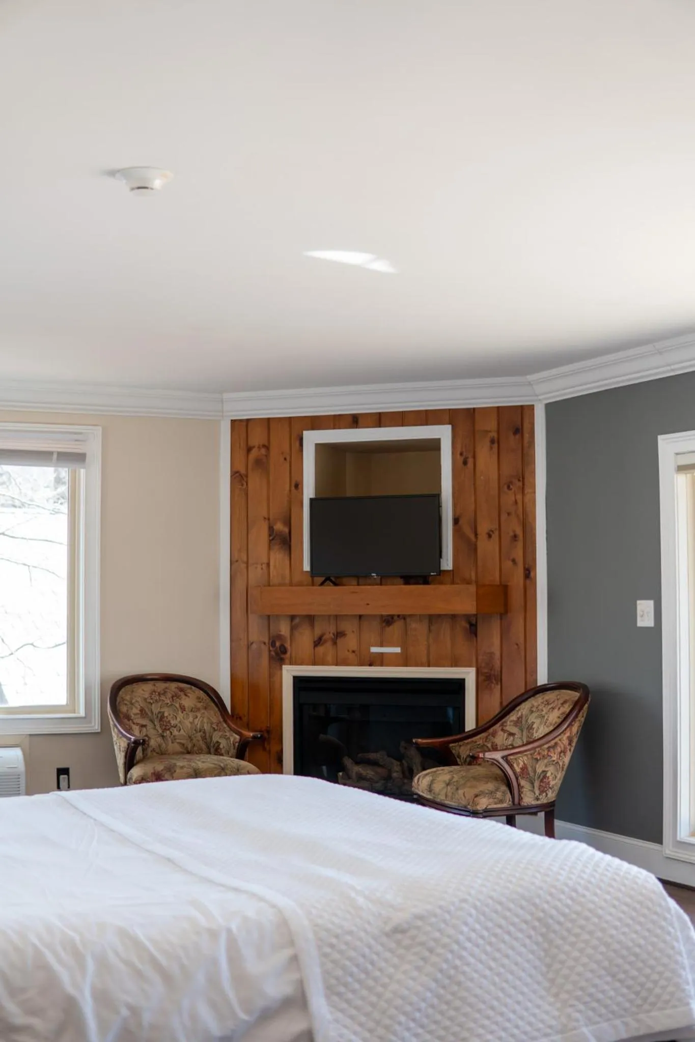 Bed in Inn at Crestwood