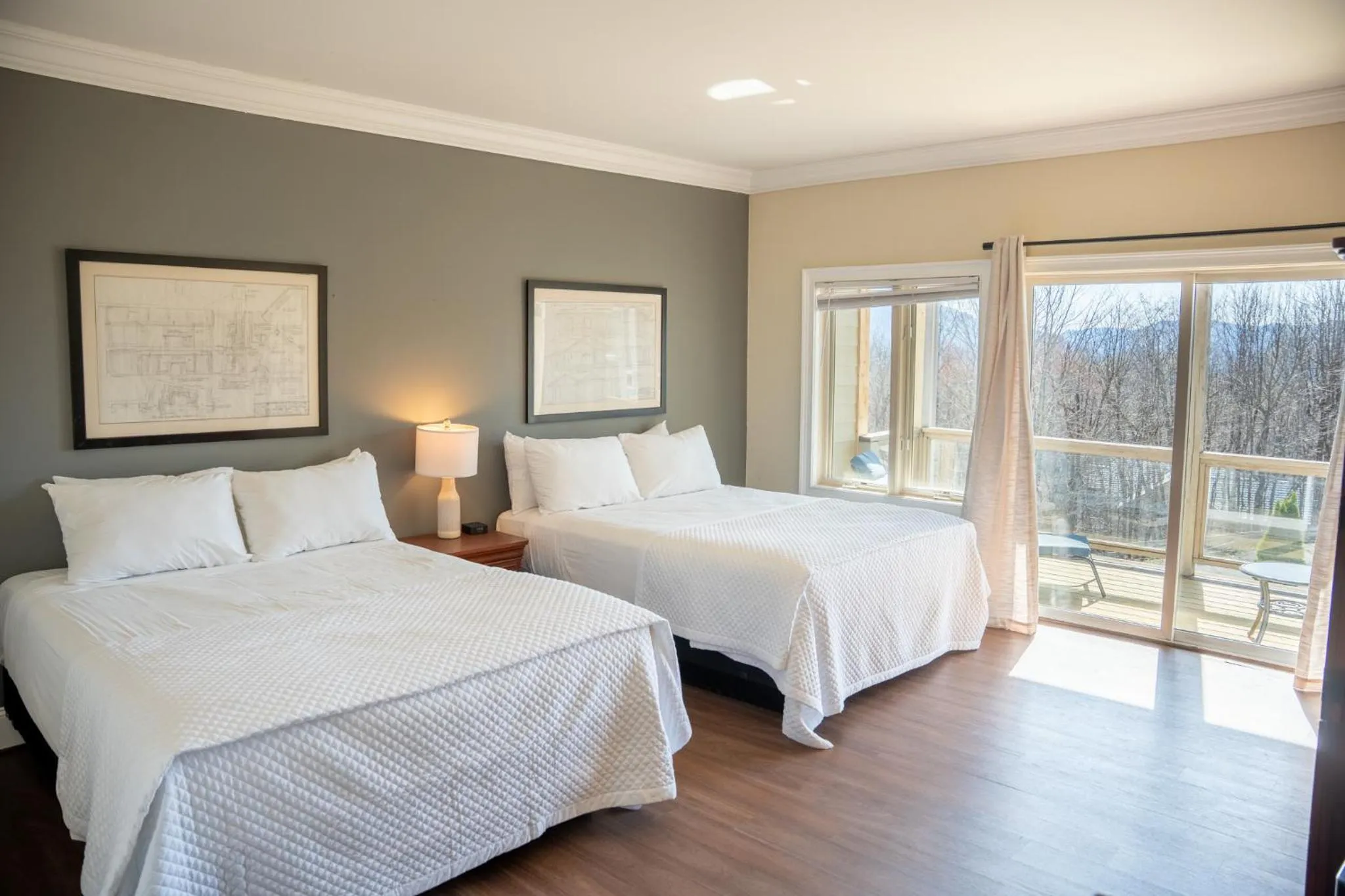 Bed in Inn at Crestwood