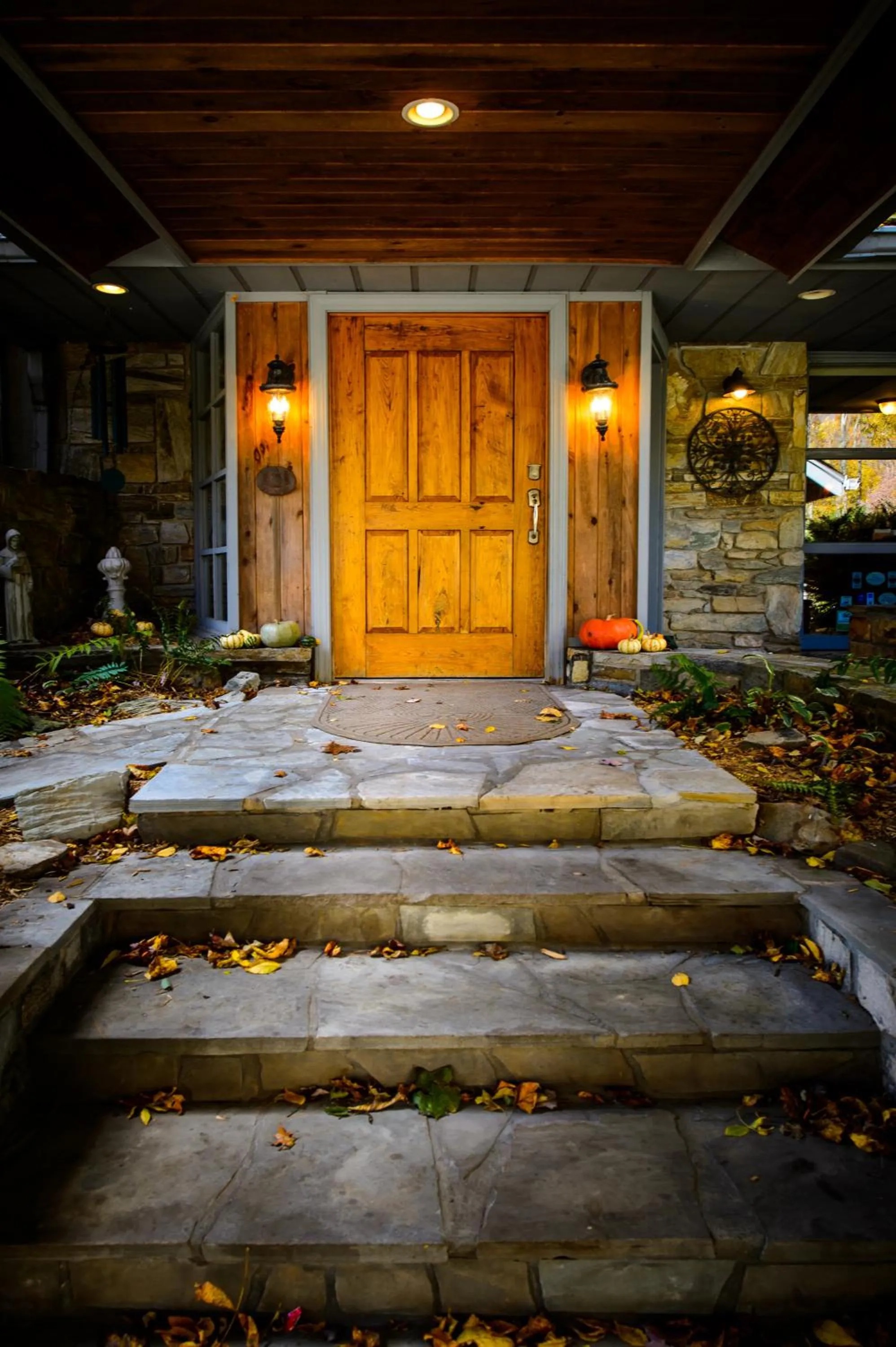 Facade/entrance in Inn at Crestwood