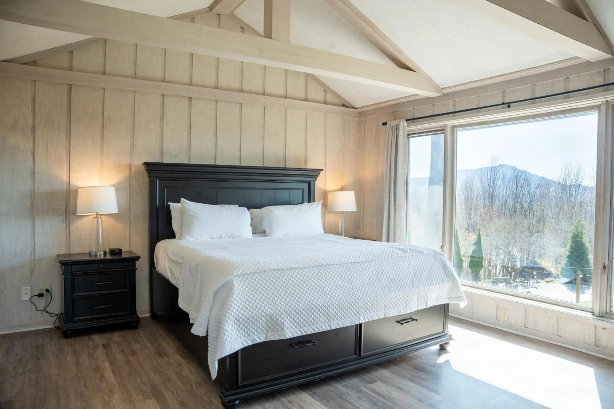 Bed in Inn at Crestwood