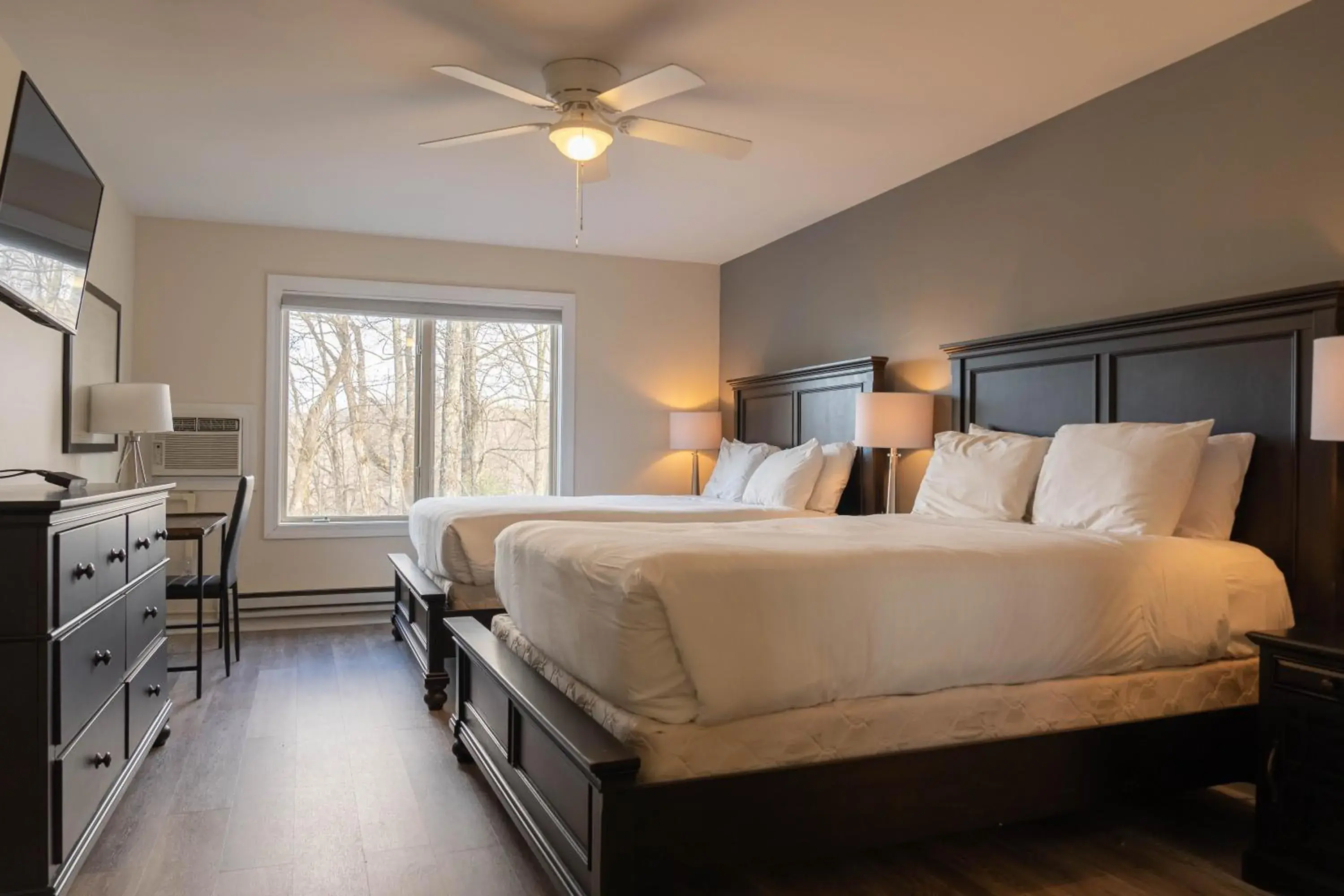 Bed in Inn at Crestwood Bed in Inn at Crestwood