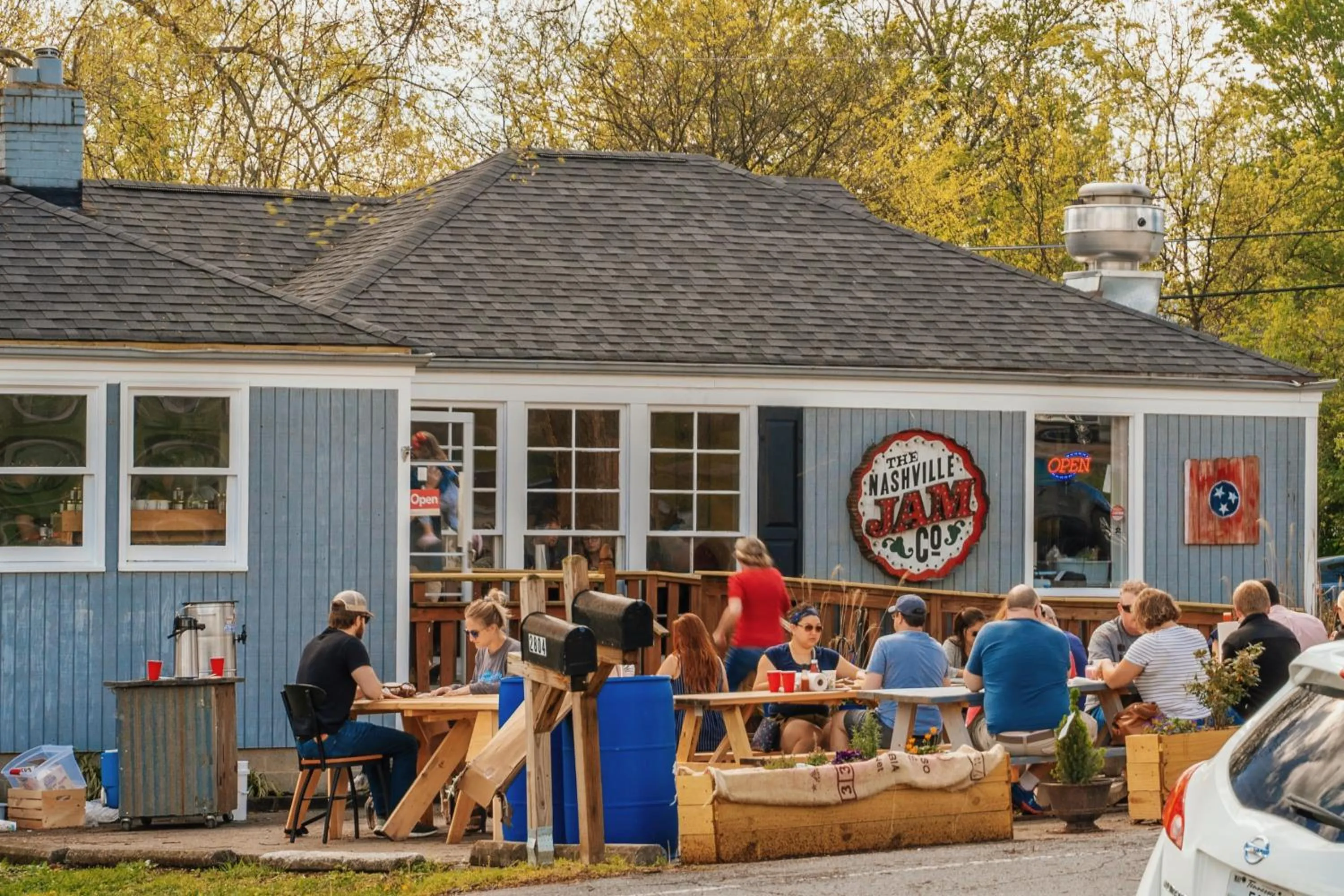 Restaurant/places to eat in The Iris Motel