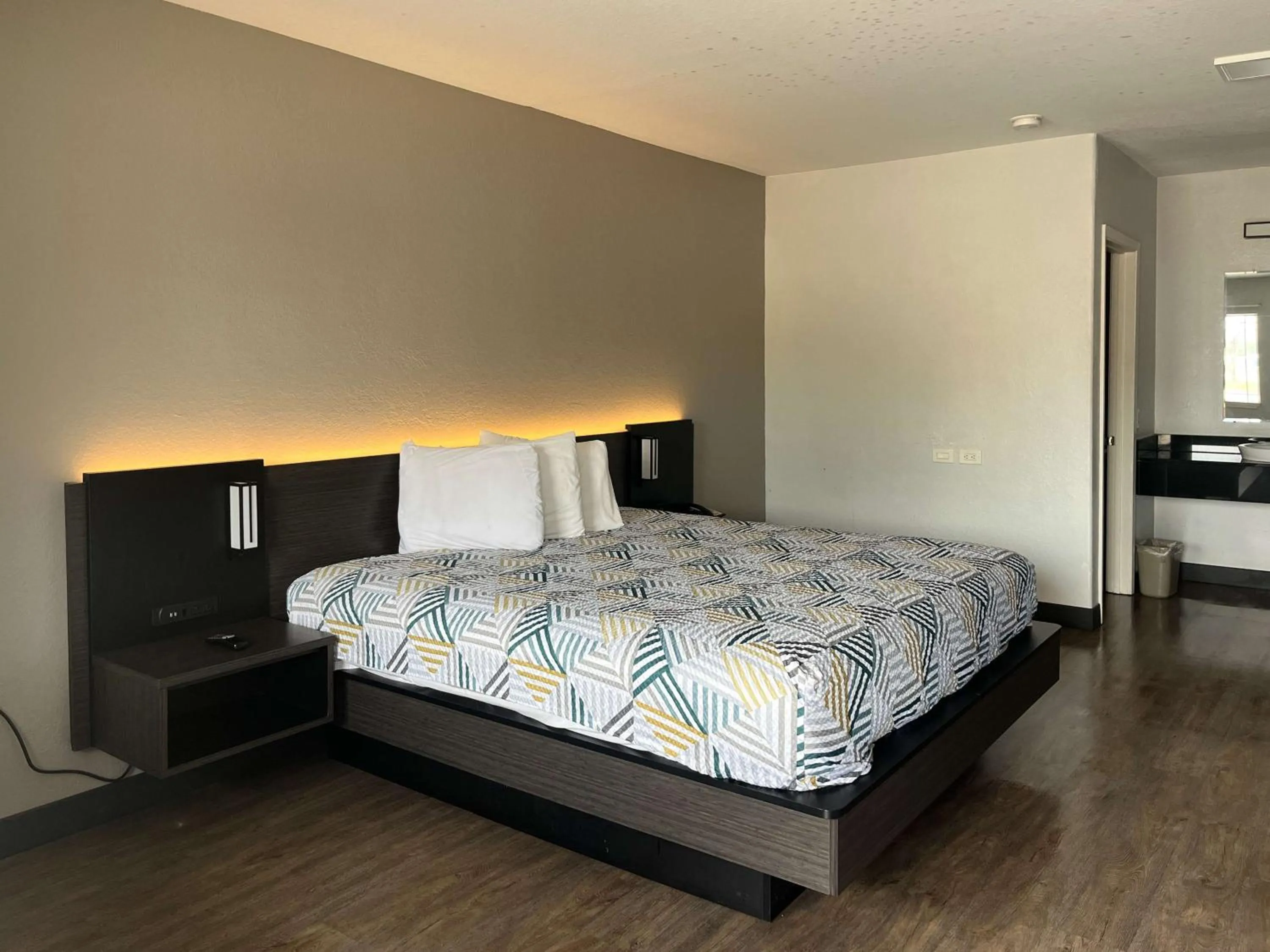 Bedroom, Bed in Motel 6 Seguin TX