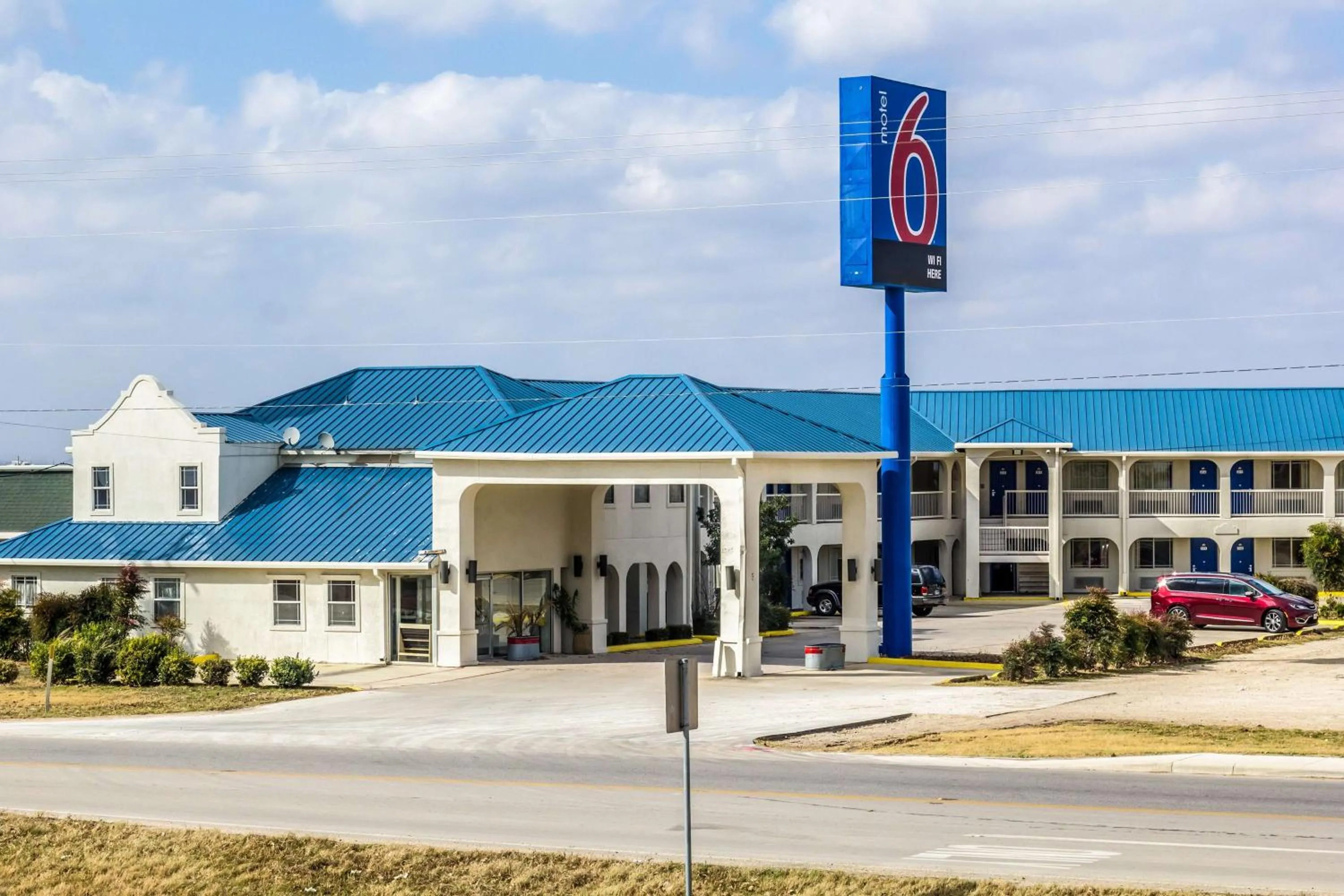 Property building in Motel 6 Seguin TX