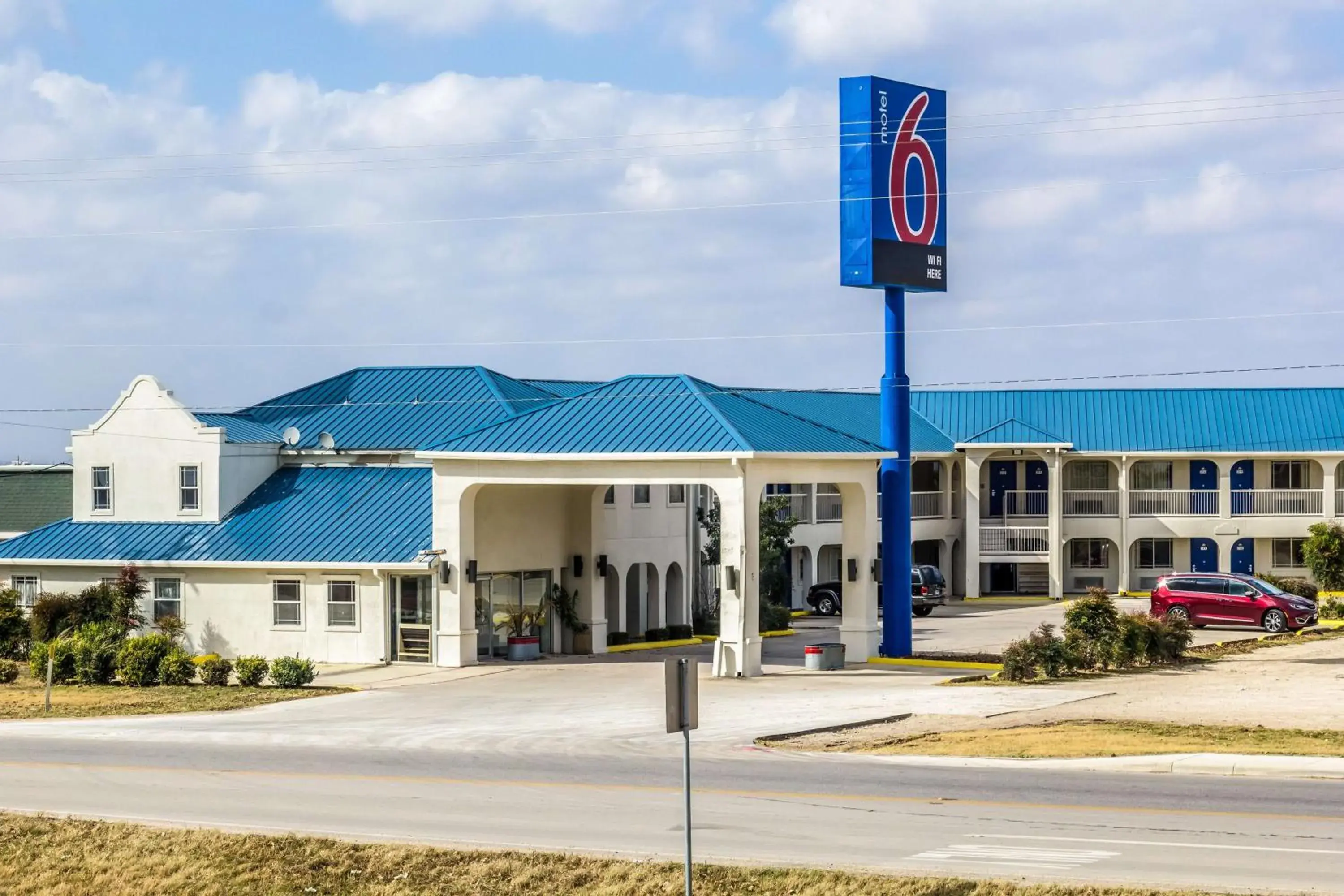 Property building in Motel 6 Seguin TX Property building in Motel 6 Seguin TX