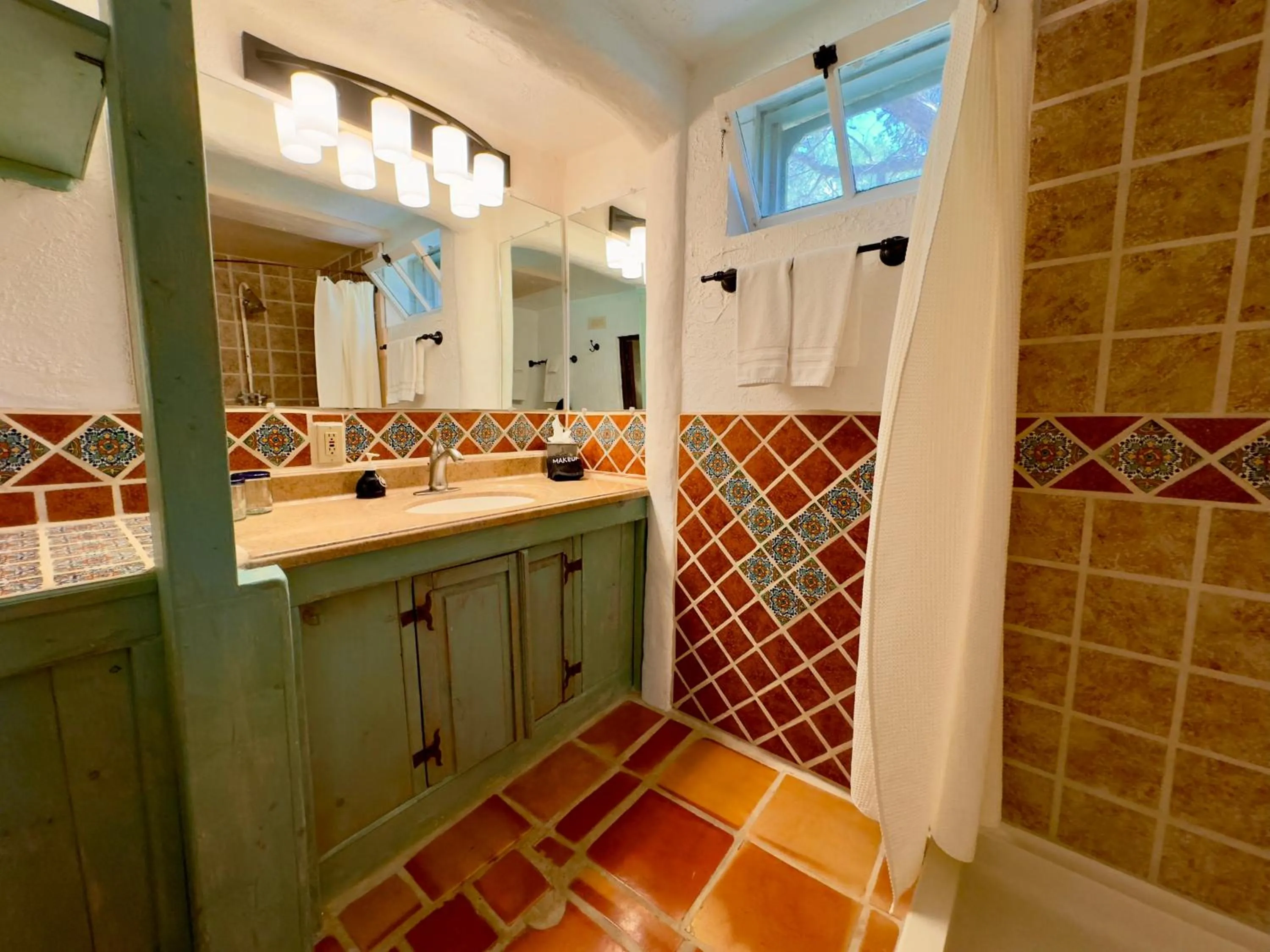 Old Taos Guesthouse B&B