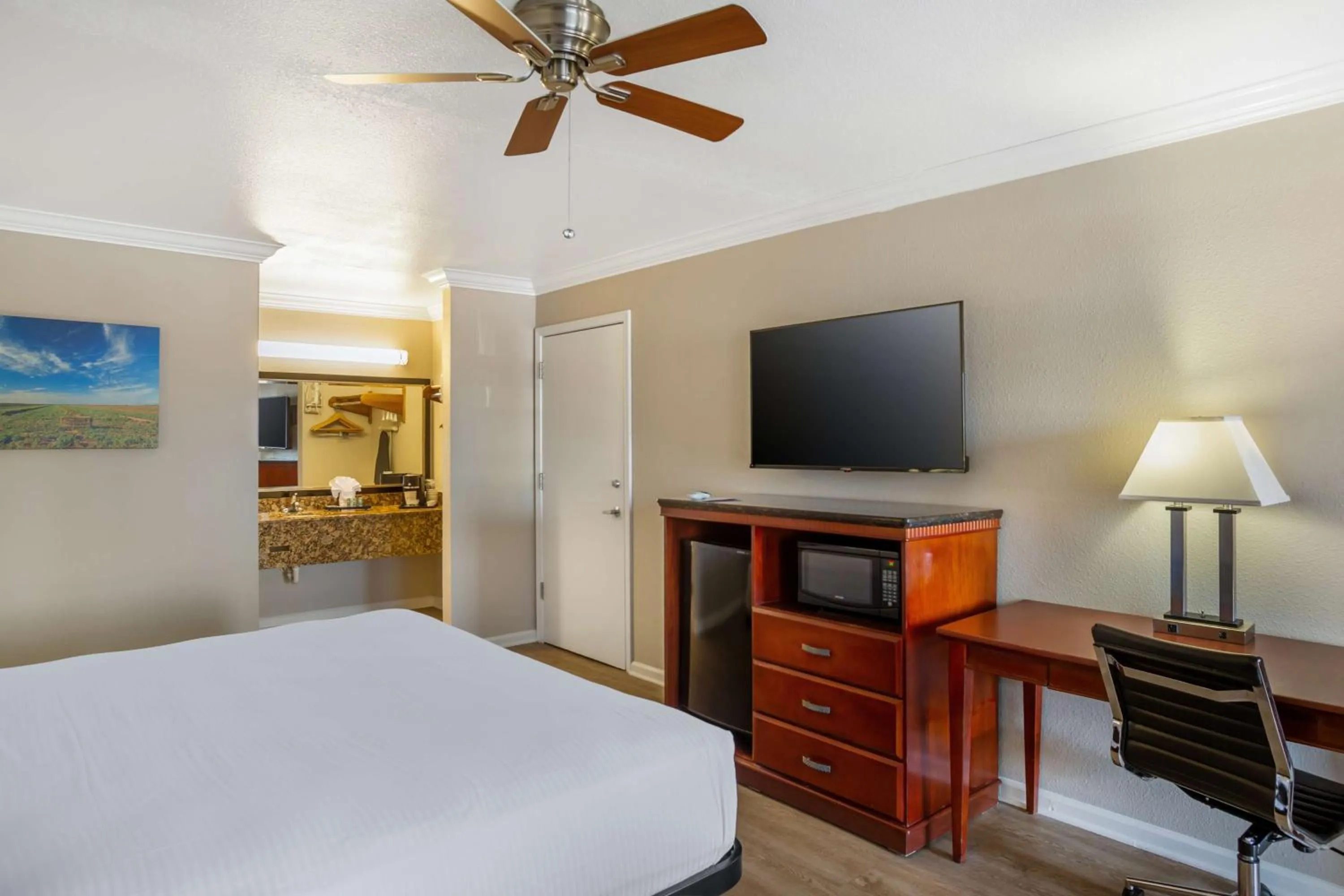 Bedroom, Bed in Best Western Heritage Inn