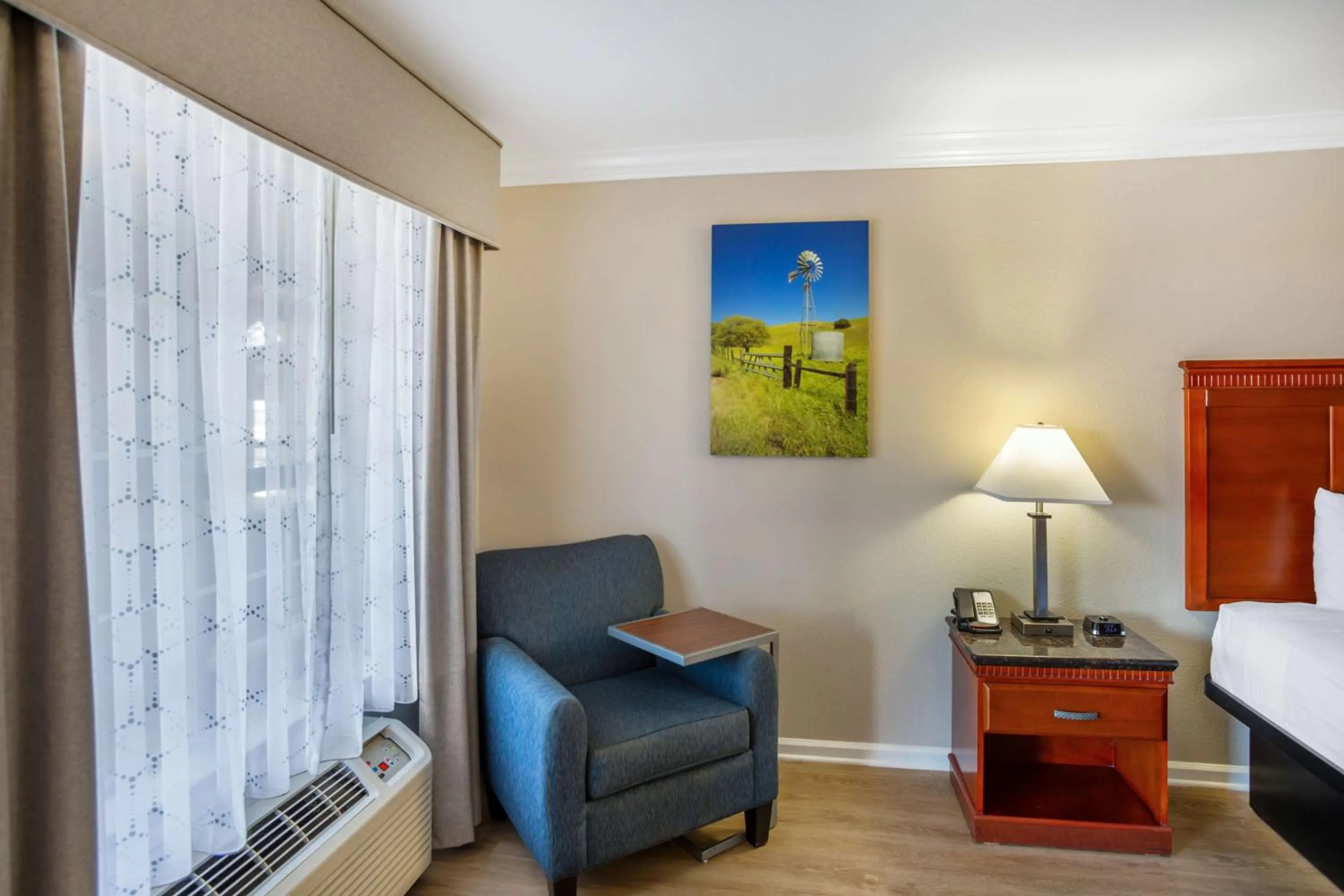 Bedroom, Bed in Best Western Heritage Inn