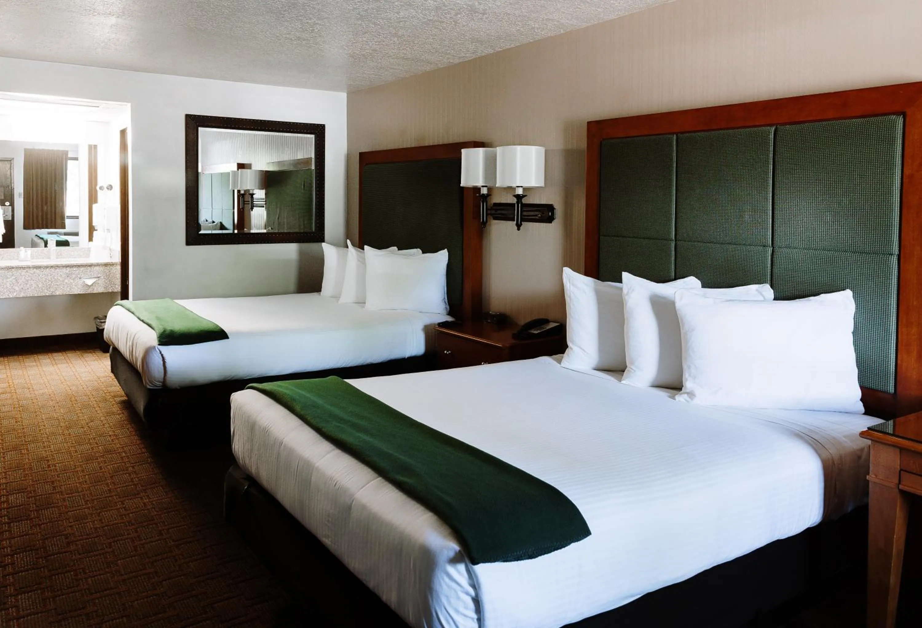 Photo of the whole room, Bed in Taos Valley Lodge