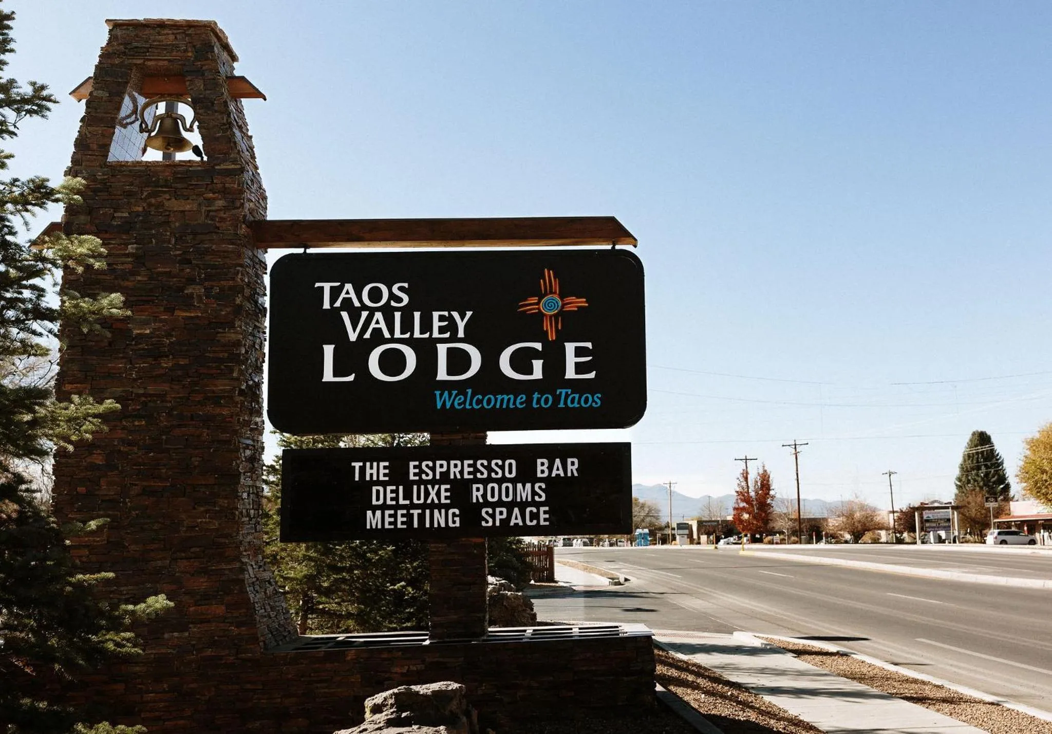 Logo/Certificate/Sign in Taos Valley Lodge