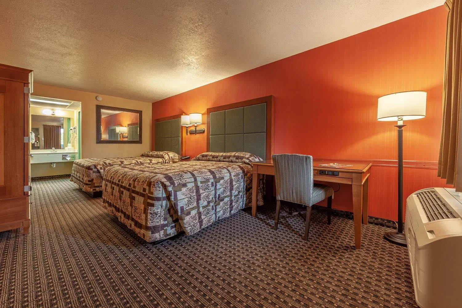 hair dresser, Bed in Taos Valley Lodge