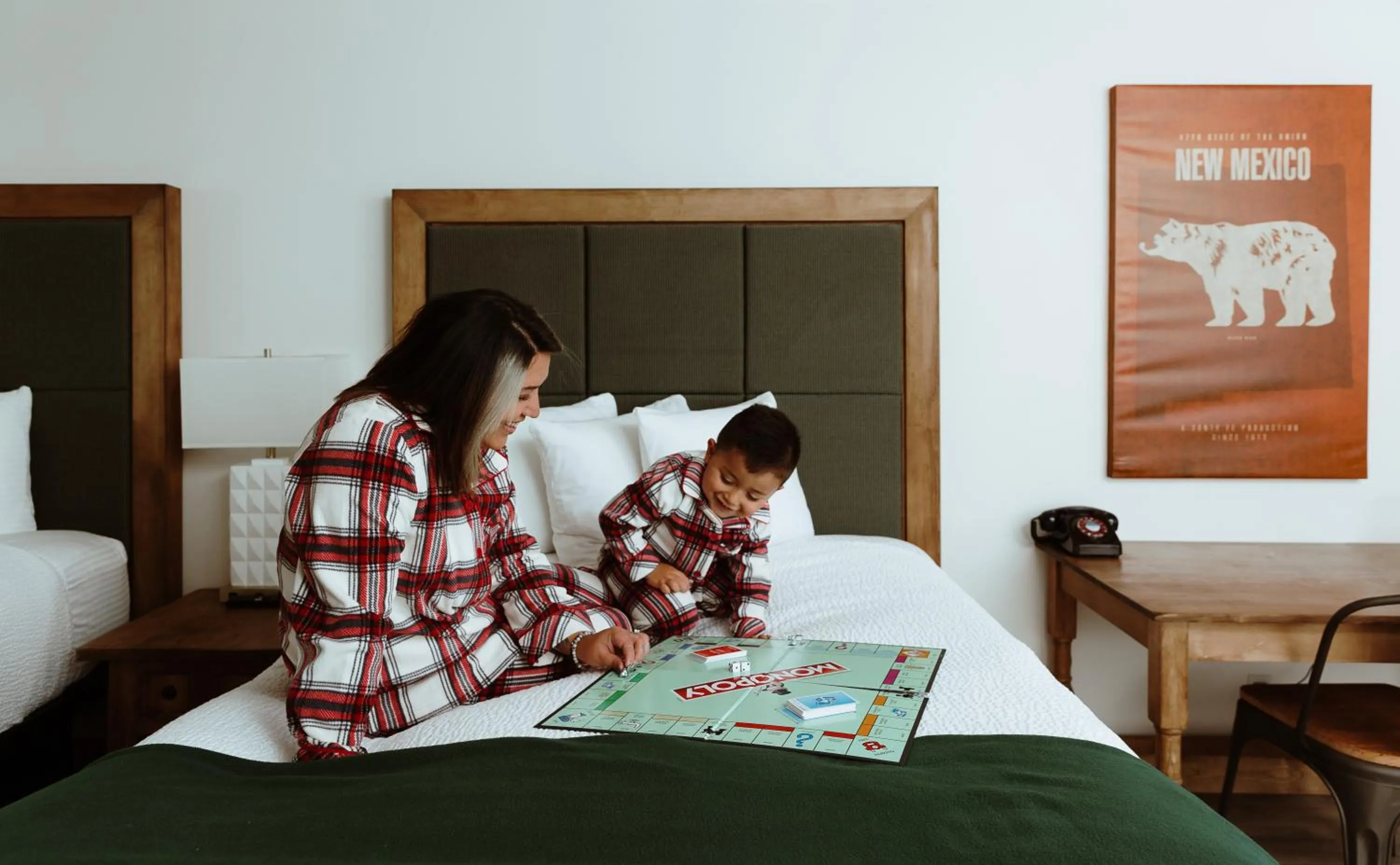 Bedroom, Bed in Taos Valley Lodge