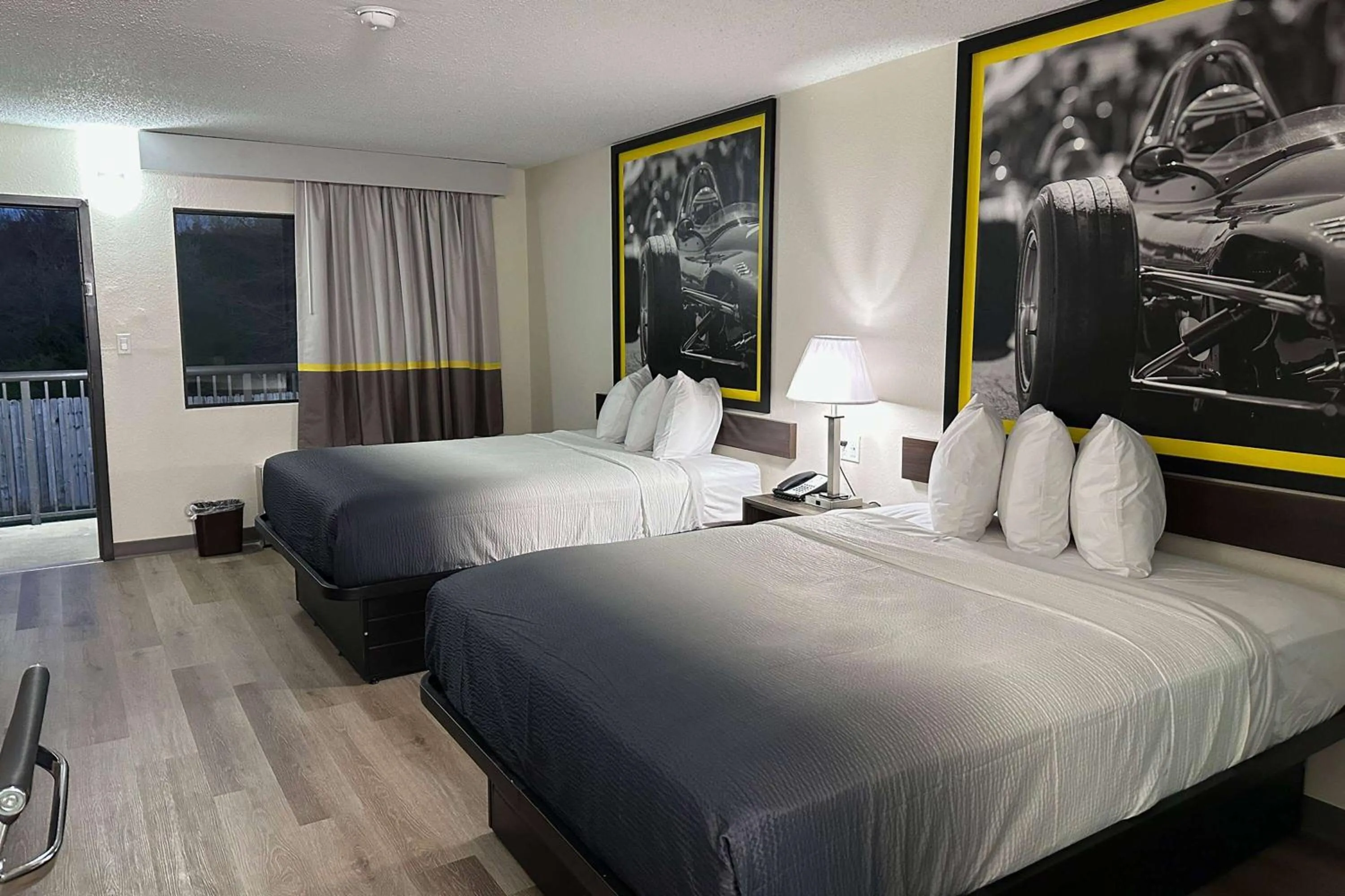 Photo of the whole room, Bed in Super 8 by Wyndham Kannapolis