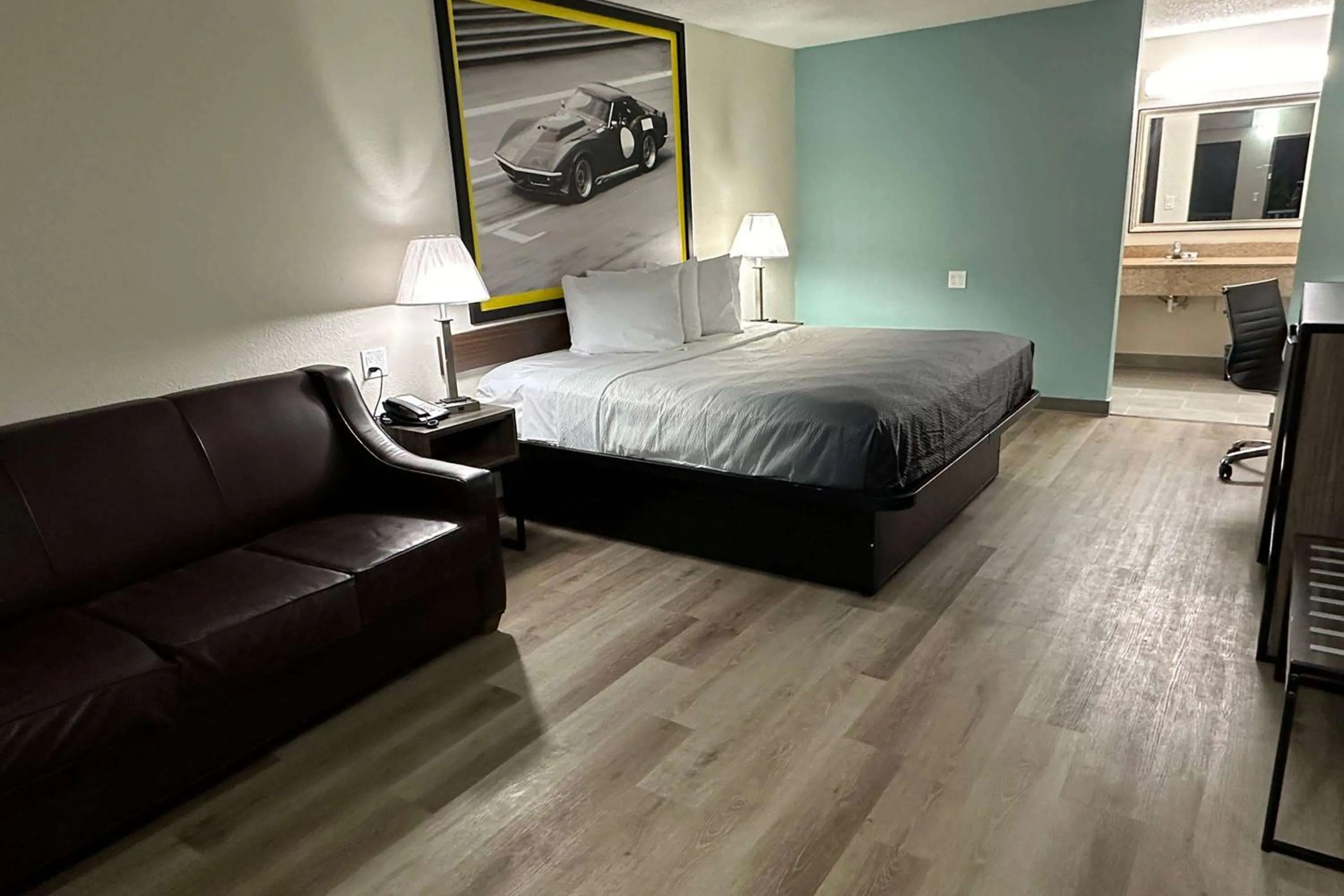 Photo of the whole room, Bed in Super 8 by Wyndham Kannapolis