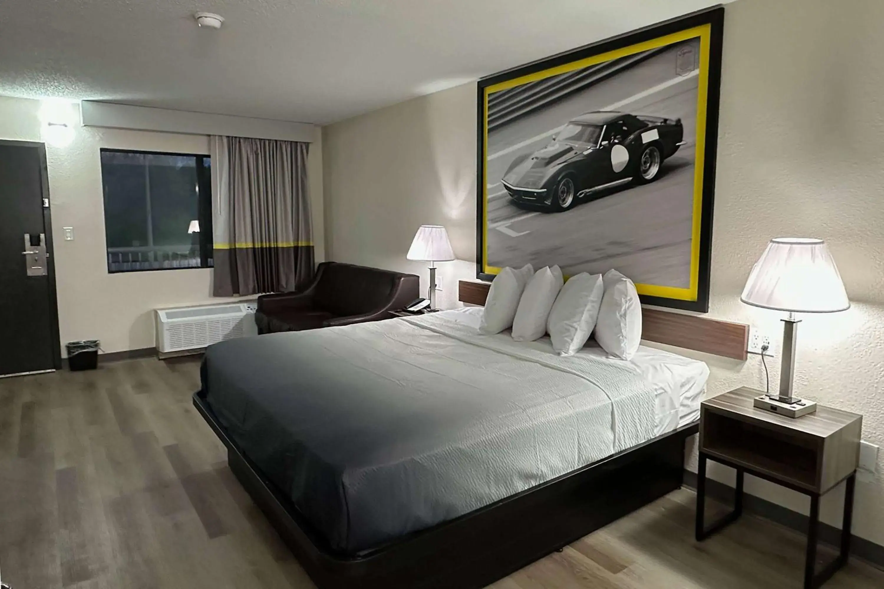 Photo of the whole room, Bed in Super 8 by Wyndham Kannapolis Photo of the whole room, Bed in Super 8 by Wyndham Kannapolis