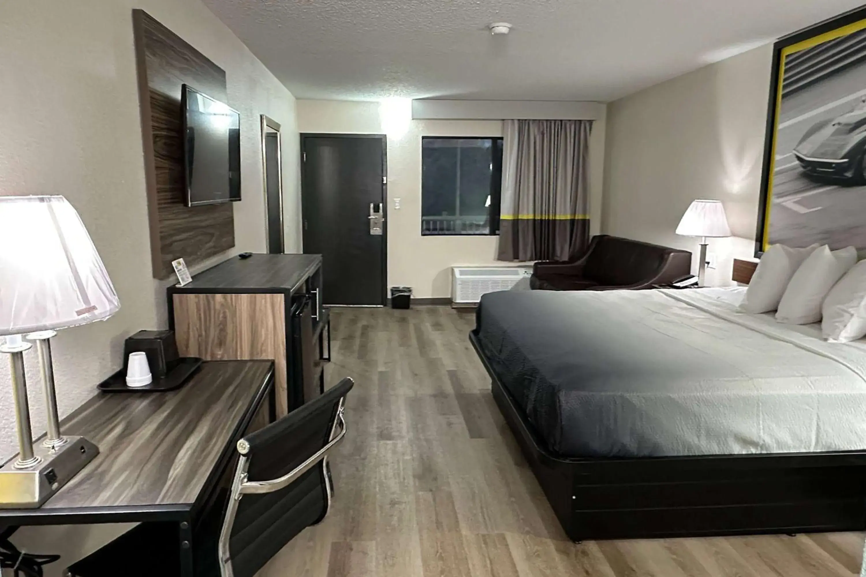 Photo of the whole room, Bed in Super 8 by Wyndham Kannapolis Photo of the whole room, Bed in Super 8 by Wyndham Kannapolis