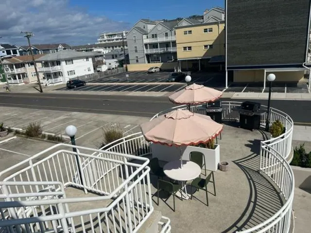 Coliseum Ocean Resort