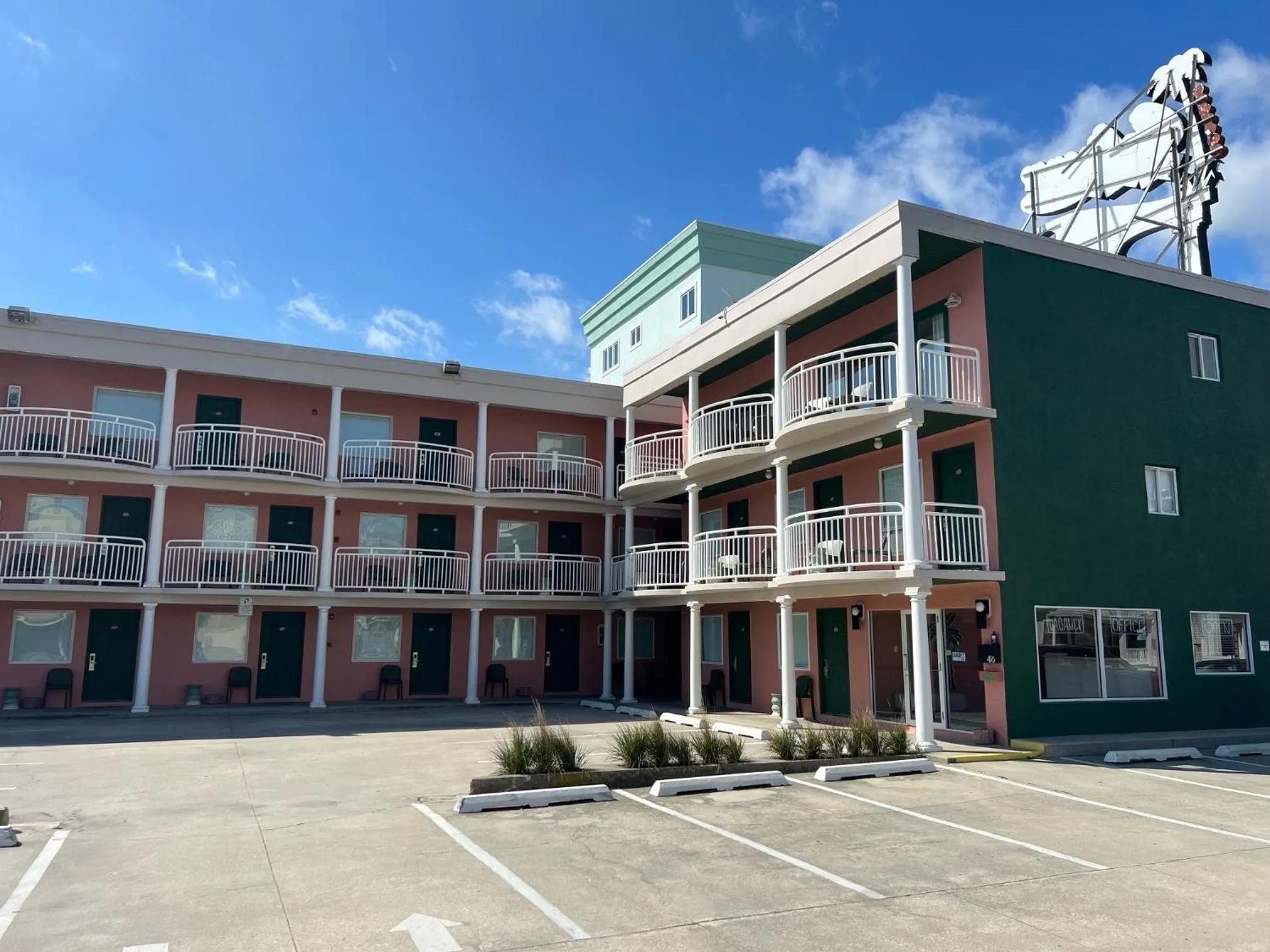 Property building in Coliseum Ocean Resort