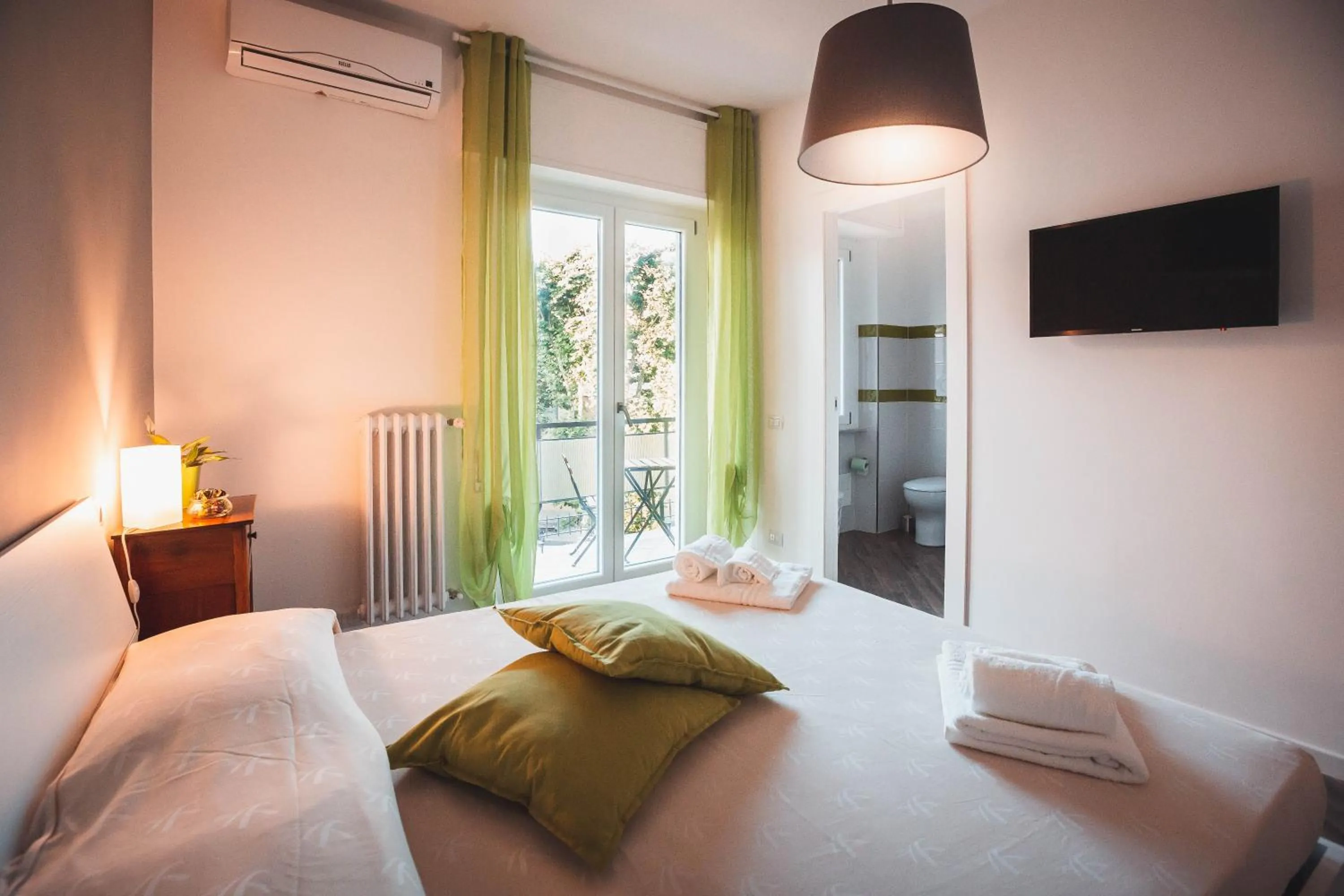 Other, Bed in Be Your Home - Guest House Colors