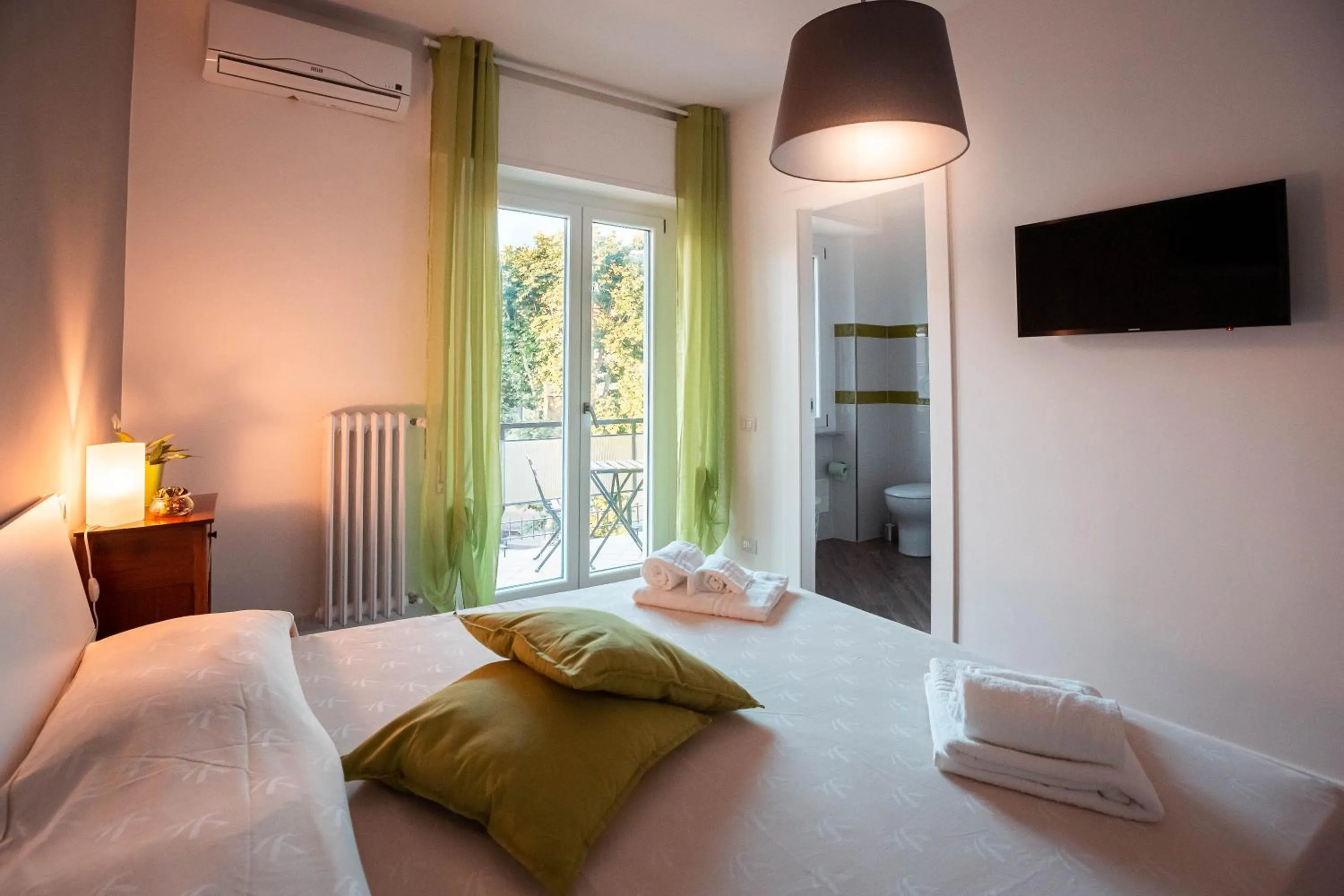 Photo of the whole room, Bed in Be Your Home - Guest House Colors